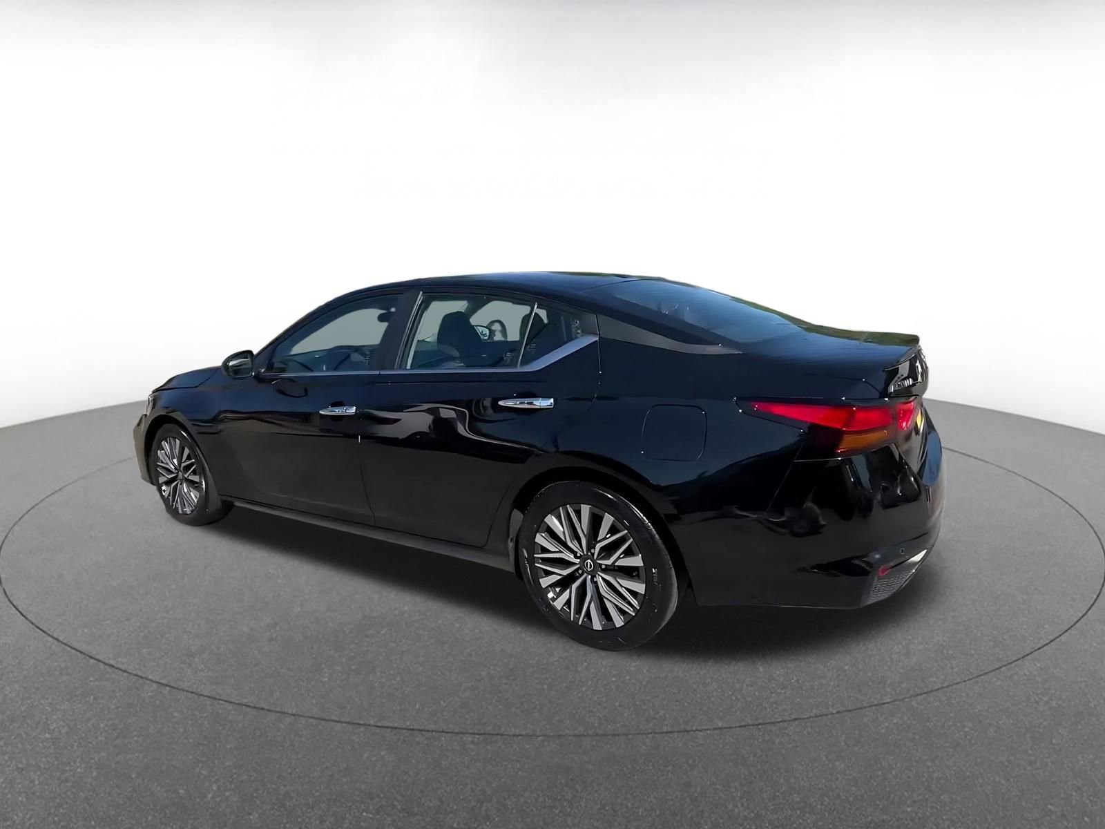 Thumbnail: 2025 Nissan Altima - 10