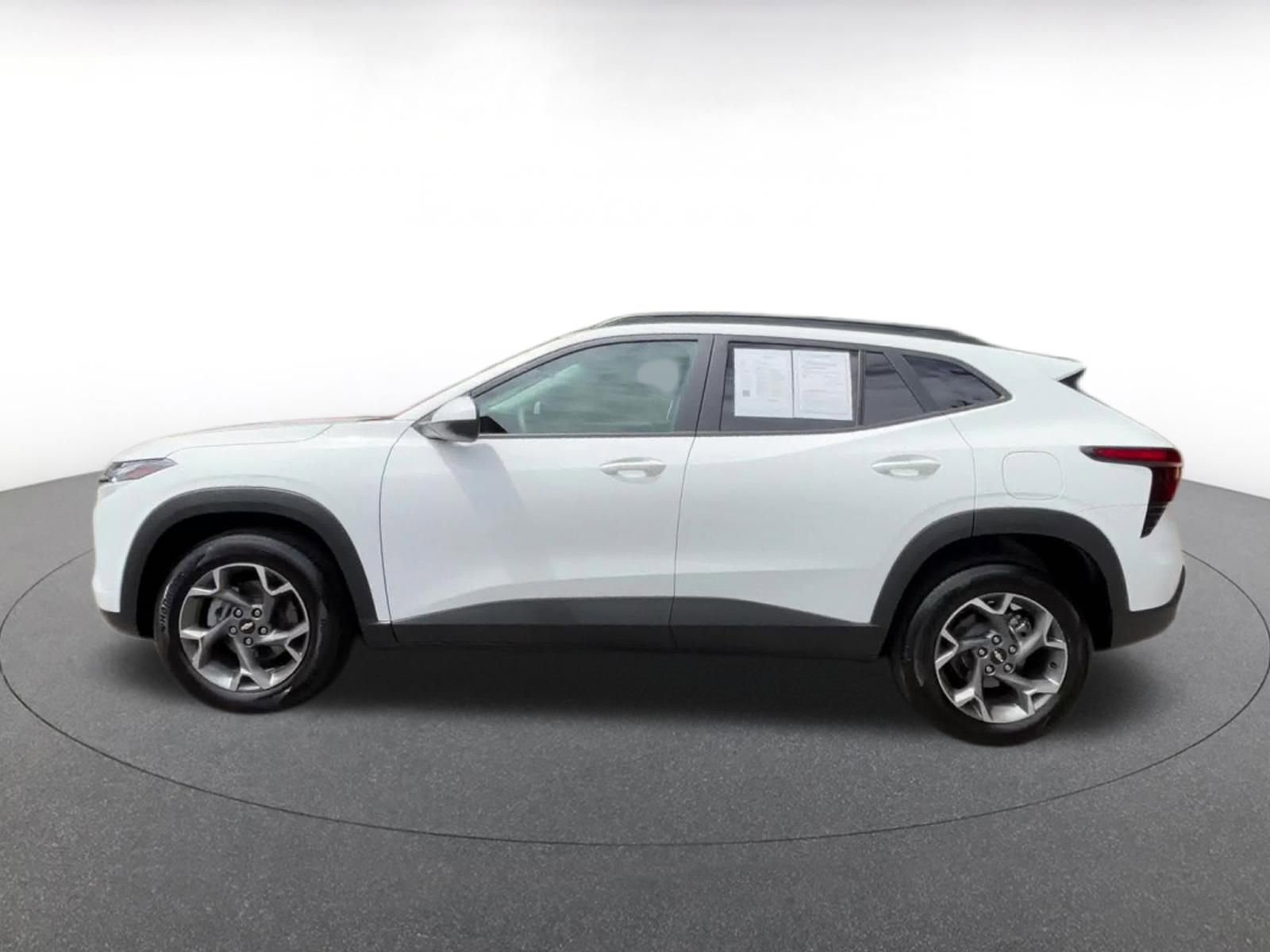 Thumbnail: 2025 Chevrolet Trax - 9