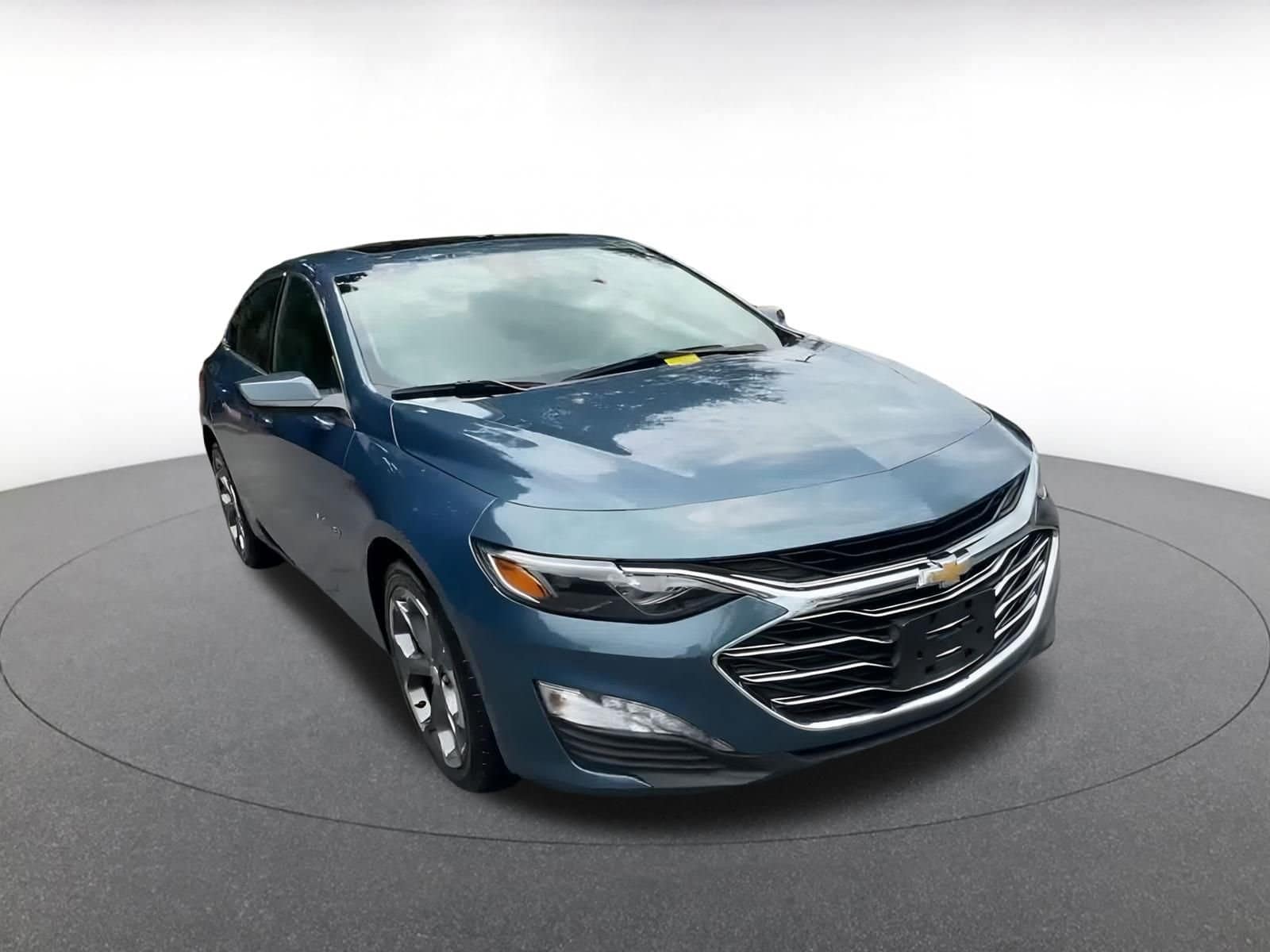 Thumbnail: 2024 Chevrolet Malibu - 3
