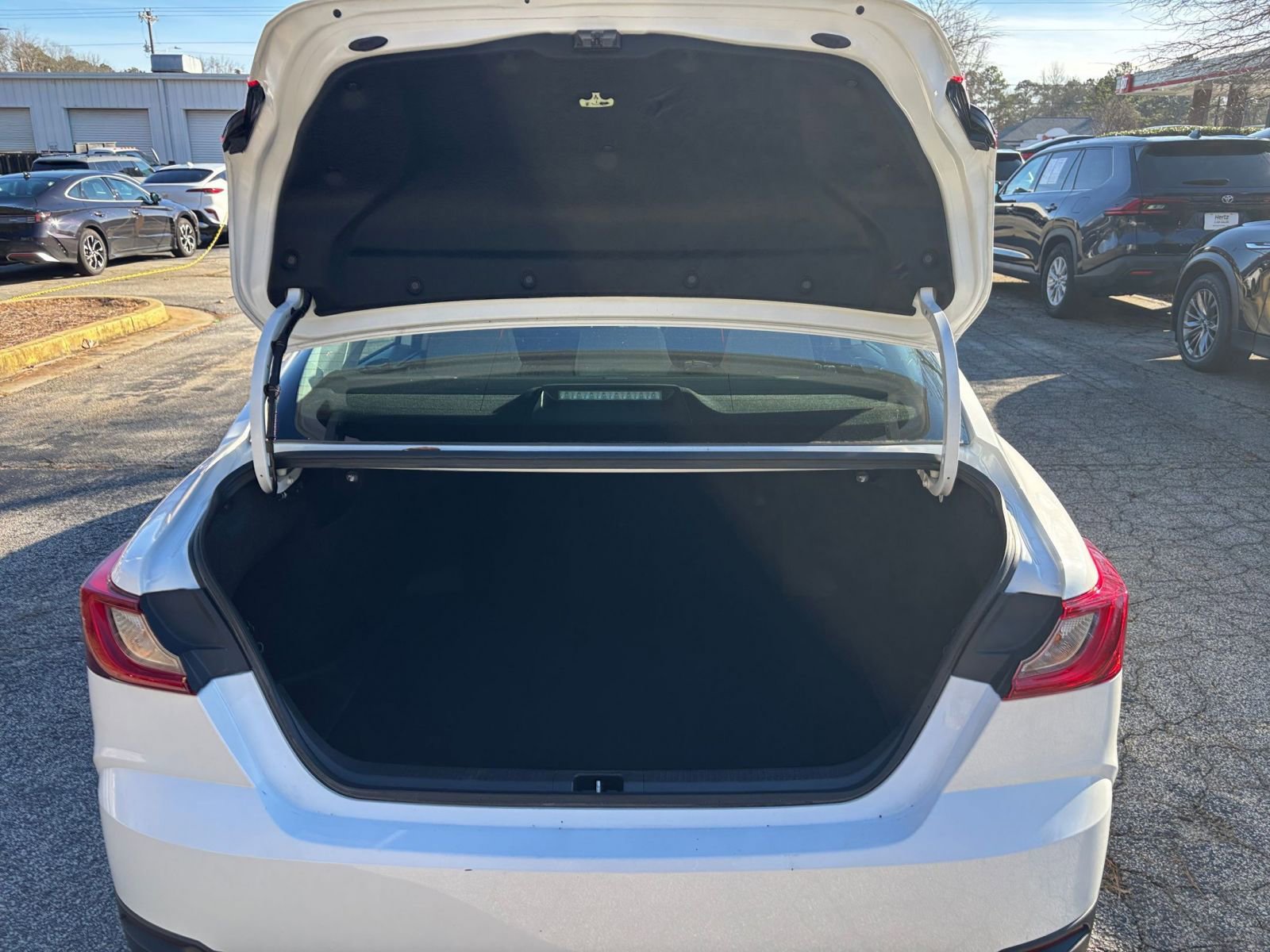 Thumbnail: 2025 Toyota Camry - 31