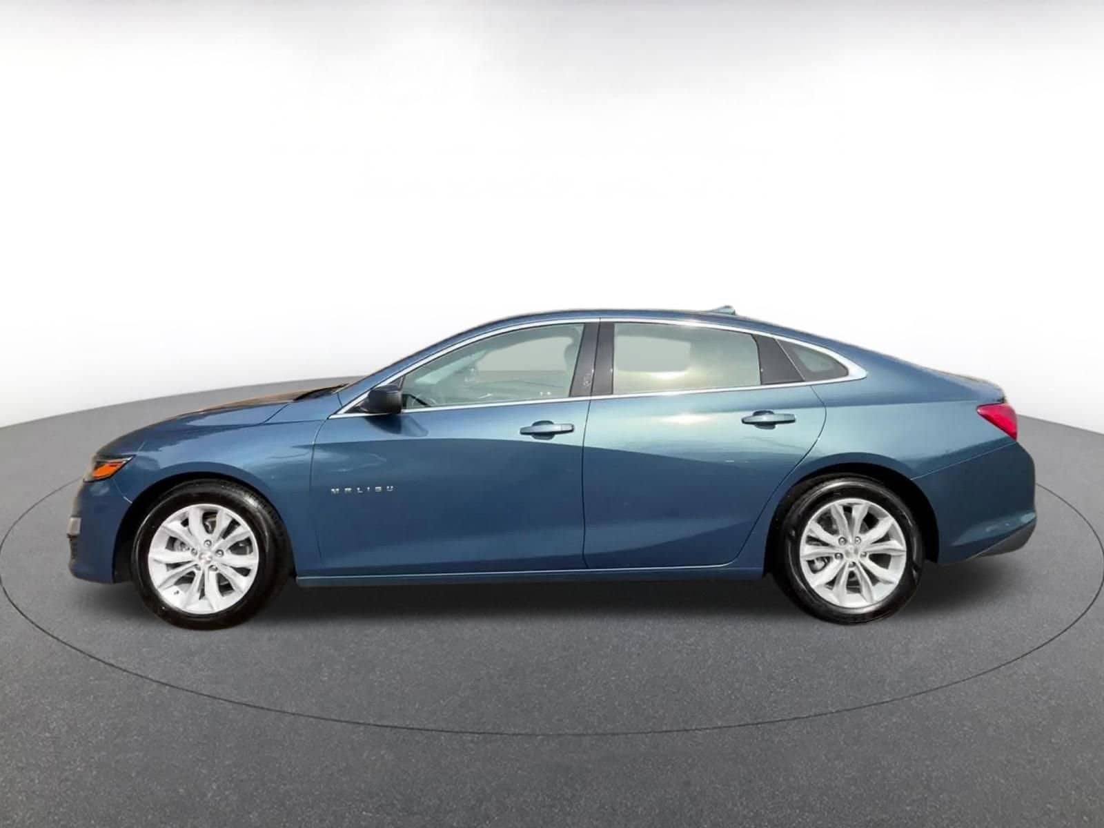 Thumbnail: 2024 Chevrolet Malibu - 9