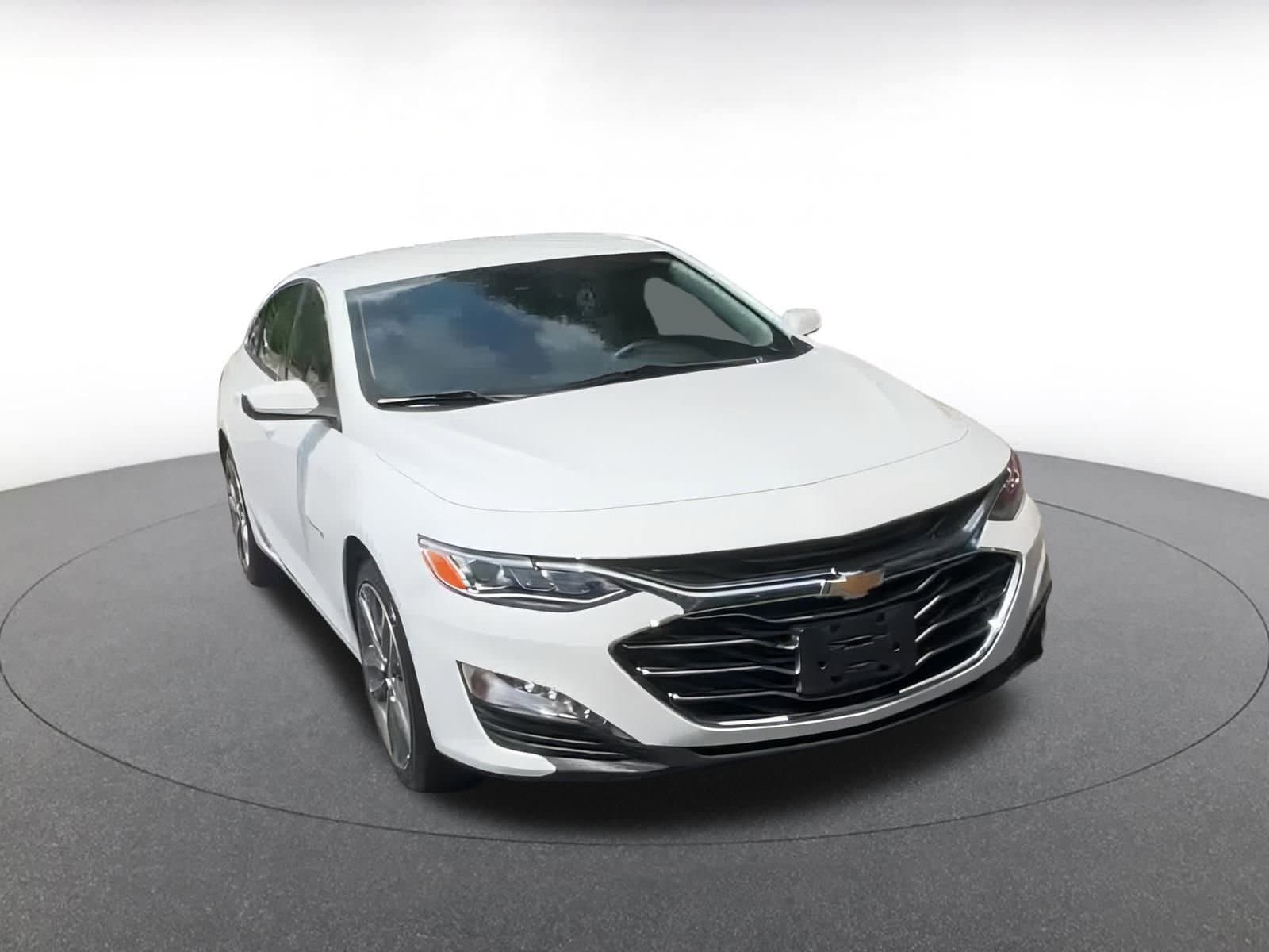 Thumbnail: 2024 Chevrolet Malibu - 3
