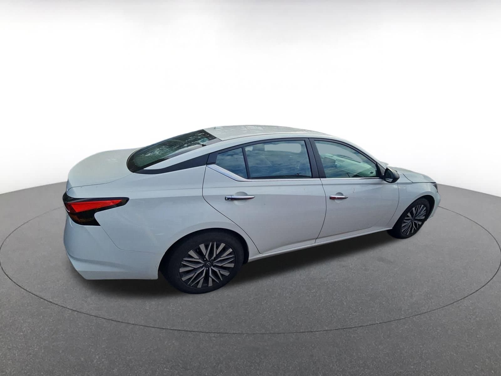 Thumbnail: 2025 Nissan Altima - 8