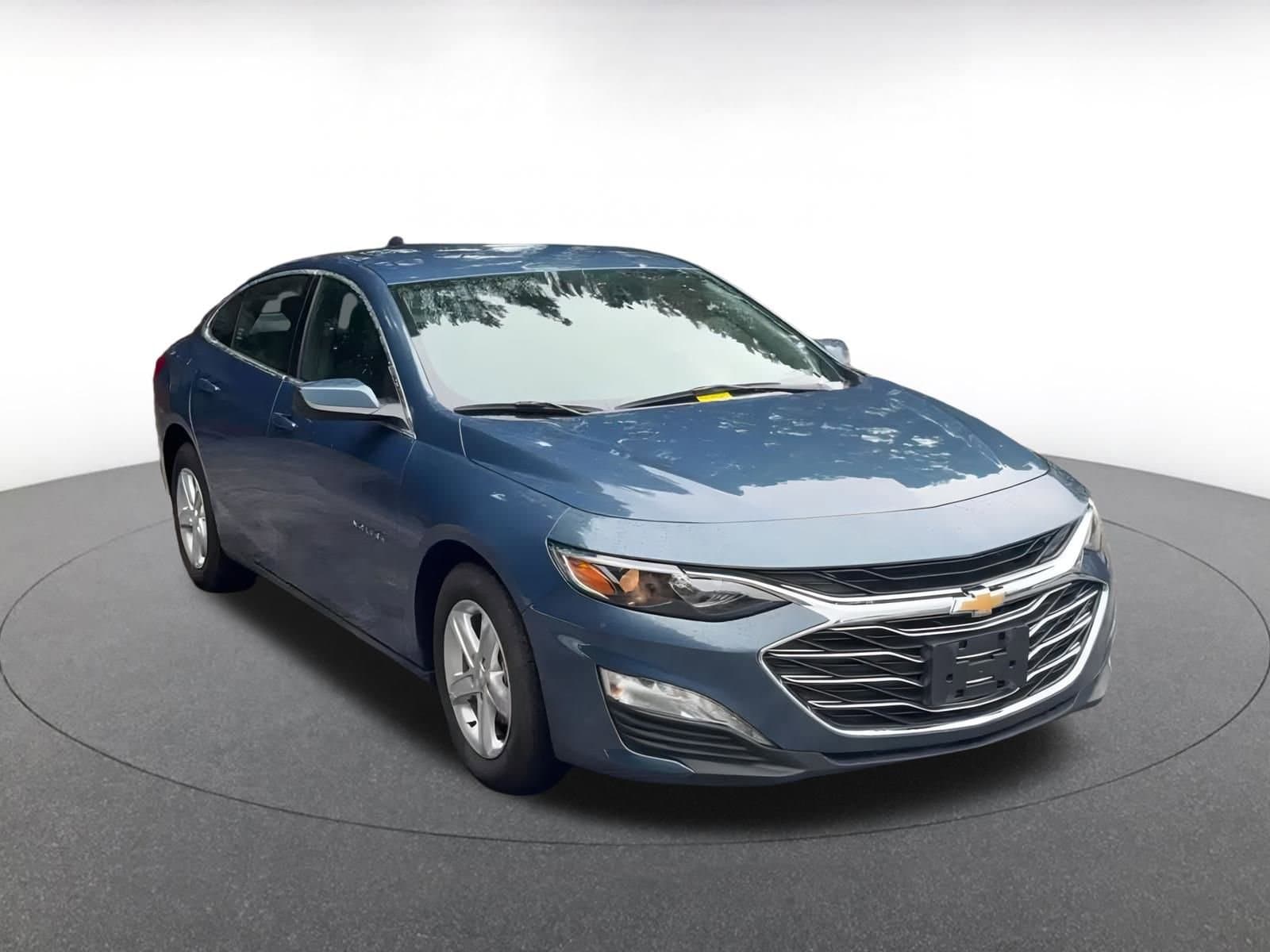 Thumbnail: 2024 Chevrolet Malibu - 3