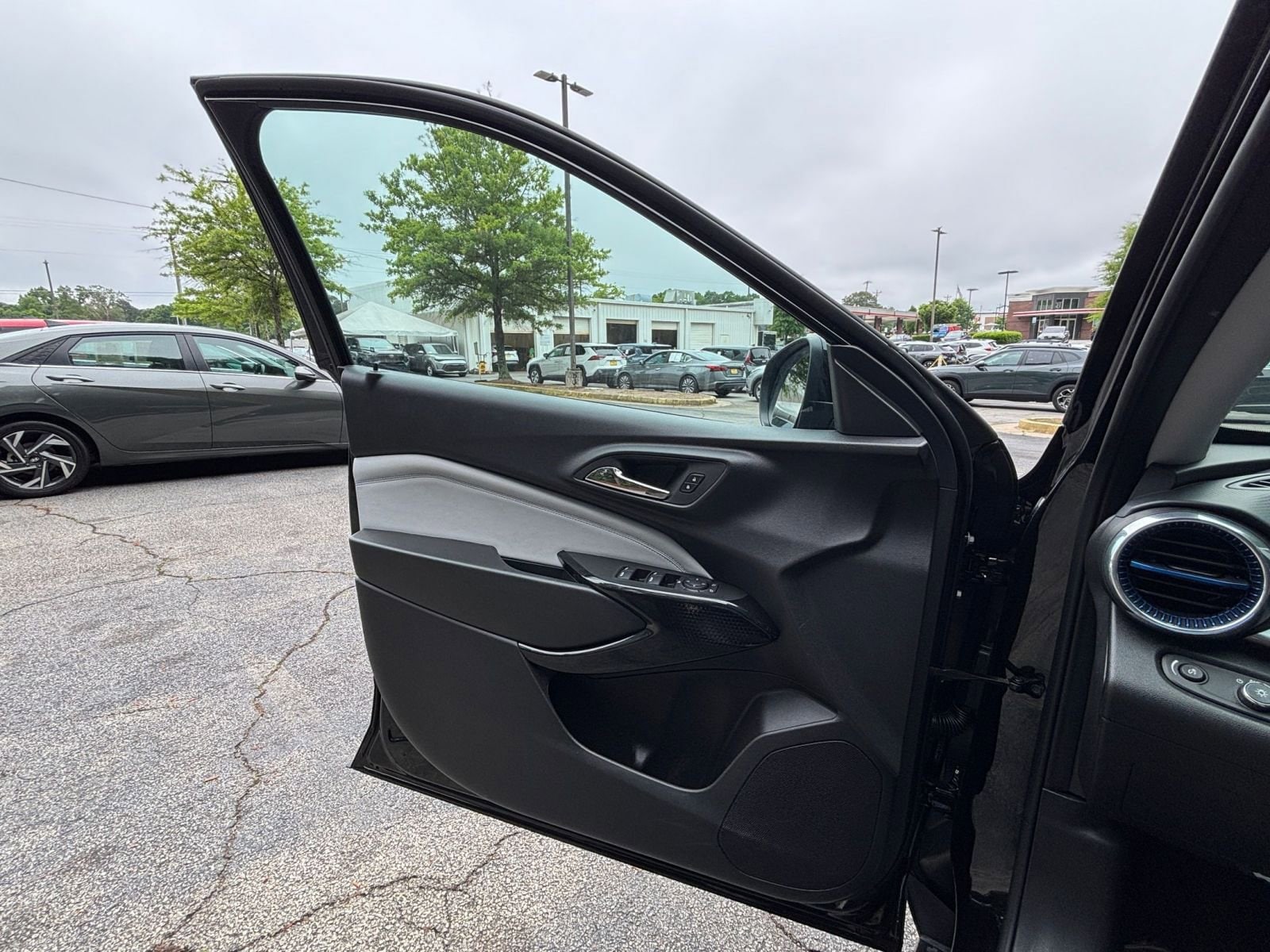 Thumbnail: 2025 Chevrolet Trax - 18