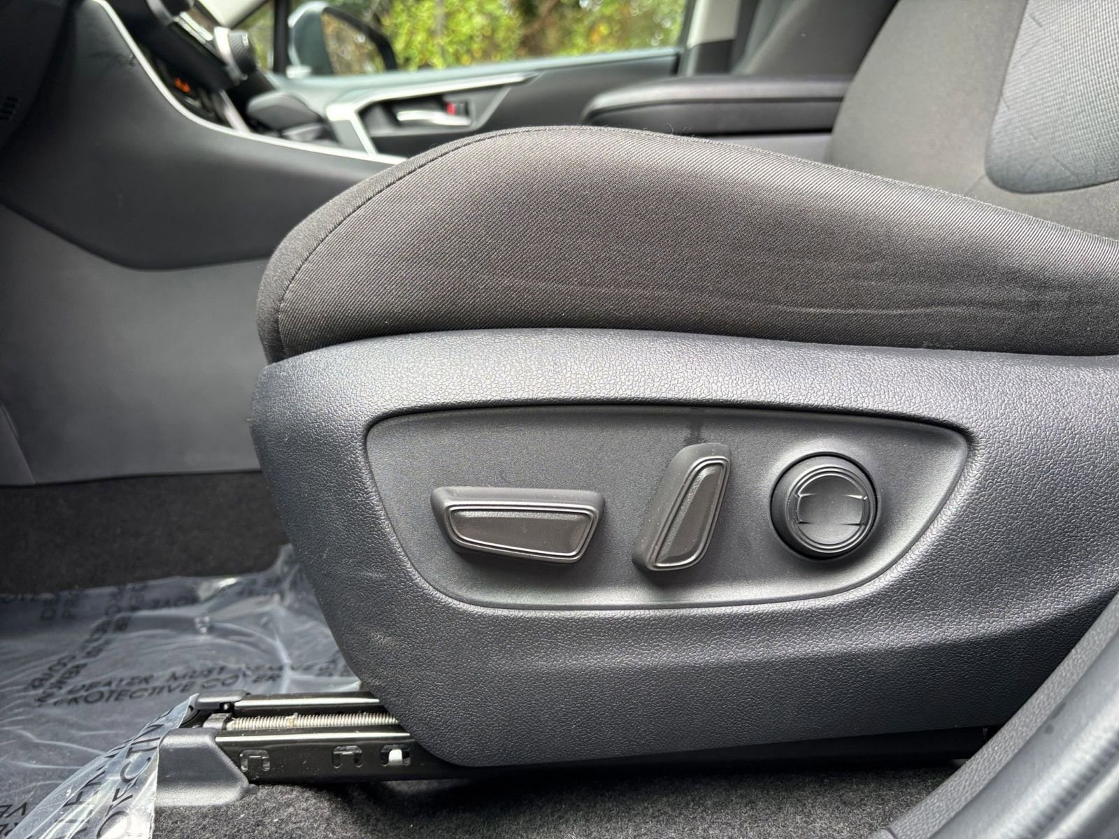 Thumbnail: 2025 Toyota RAV4 - 23