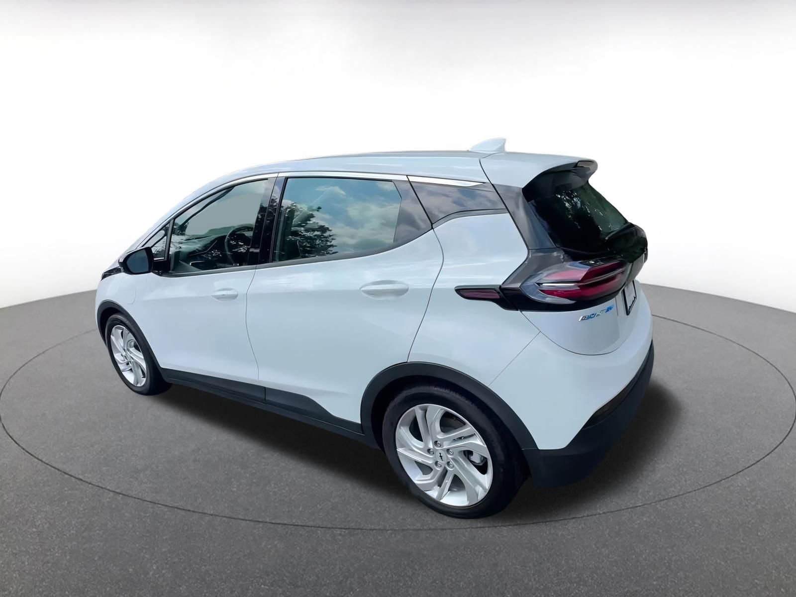 Thumbnail: 2023 Chevrolet Bolt EV - 10