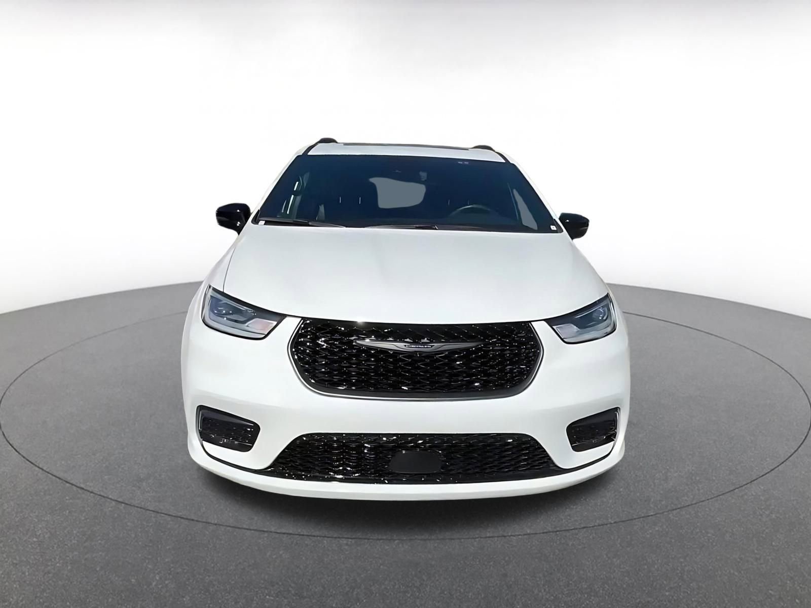 Thumbnail: 2025 Chrysler Pacifica - 4