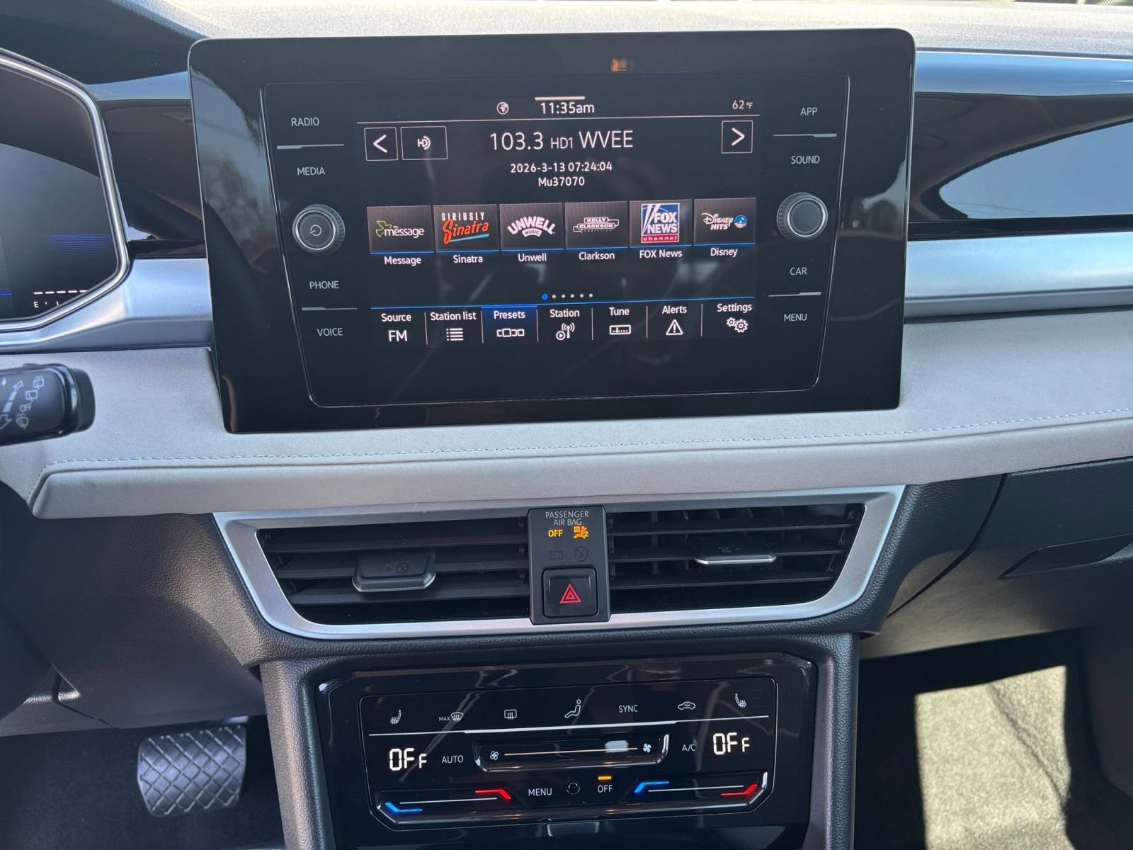 Thumbnail: 2025 Volkswagen Taos - 17