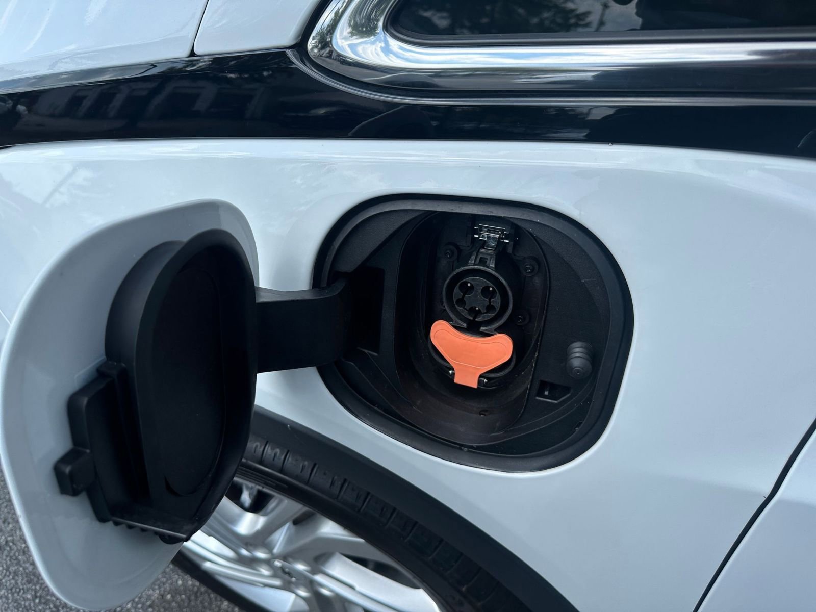 Thumbnail: 2023 Chevrolet Bolt EV - 23