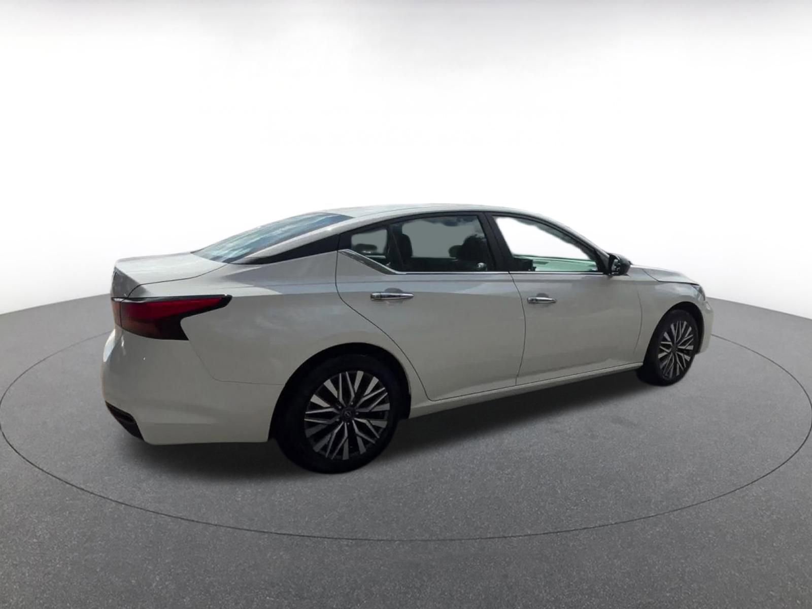 Thumbnail: 2025 Nissan Altima - 15