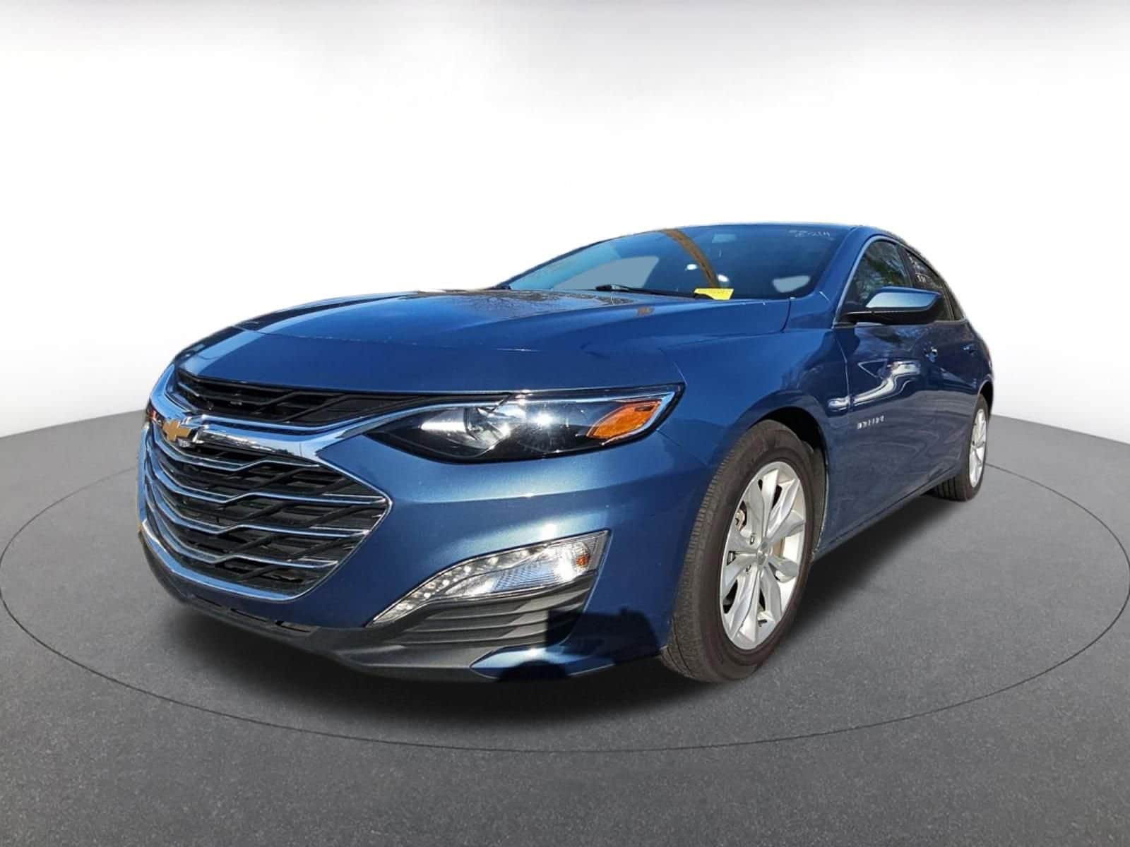 Thumbnail: 2024 Chevrolet Malibu - 3