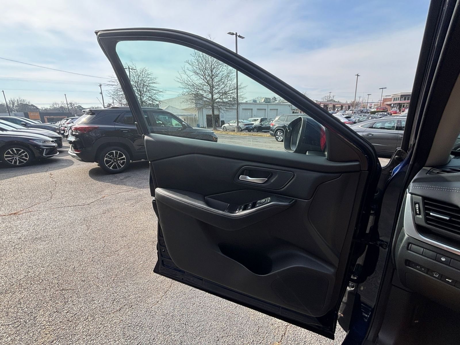 Thumbnail: 2025 Nissan Rogue - 18