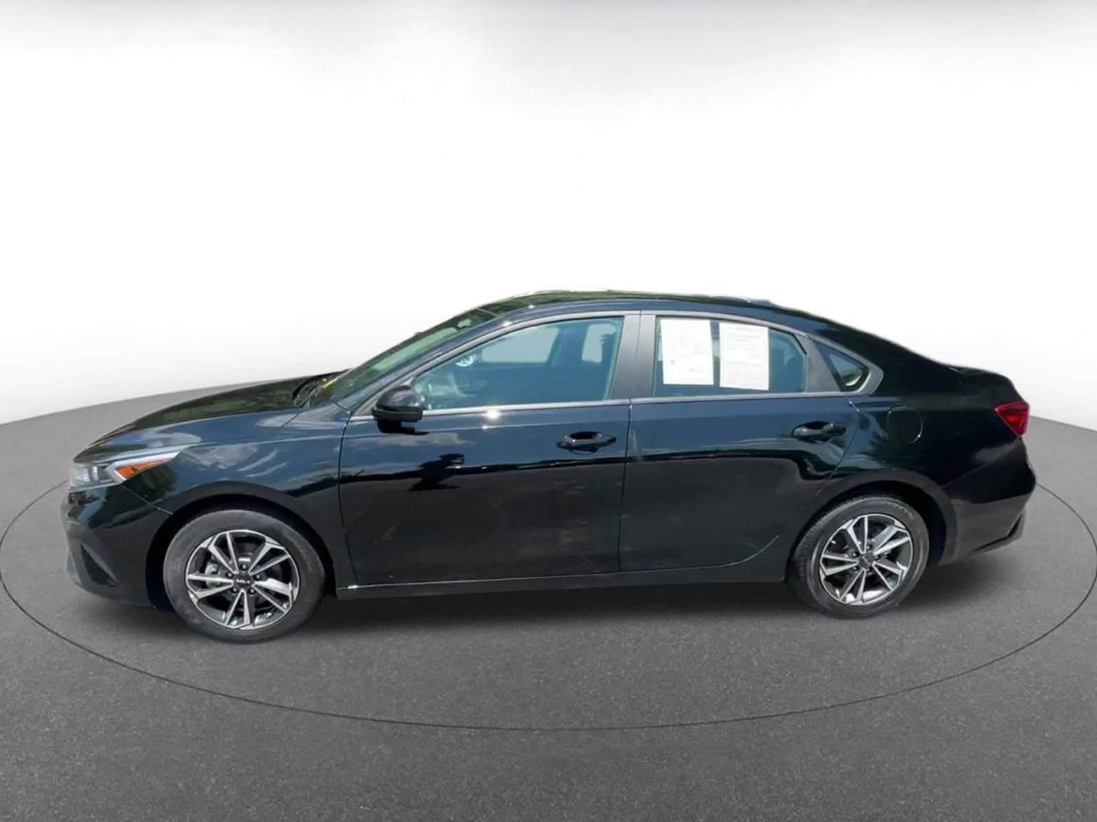 Thumbnail: 2024 Kia Forte - 8