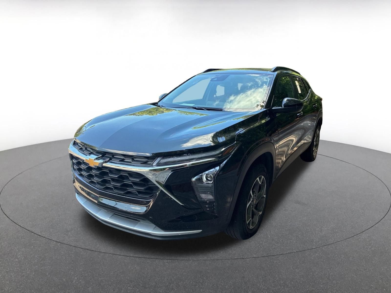 Thumbnail: 2025 Chevrolet Trax - 3