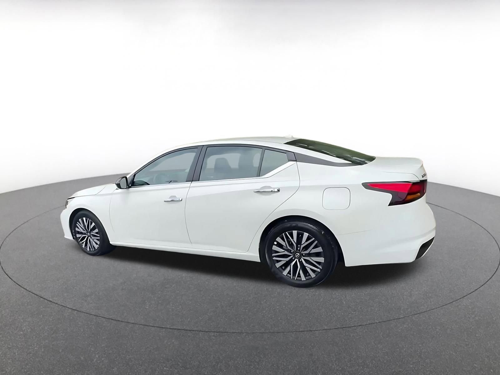 Thumbnail: 2025 Nissan Altima - 10