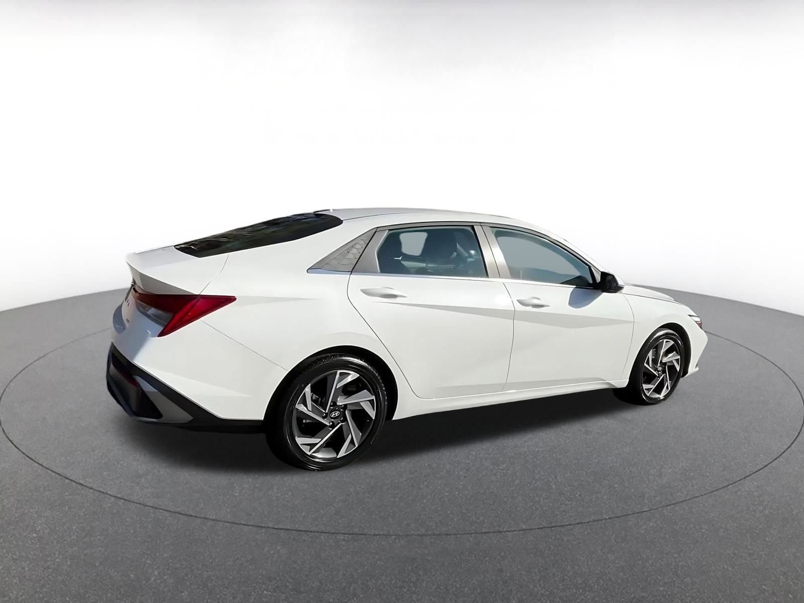 Thumbnail: 2025 Hyundai Elantra - 15