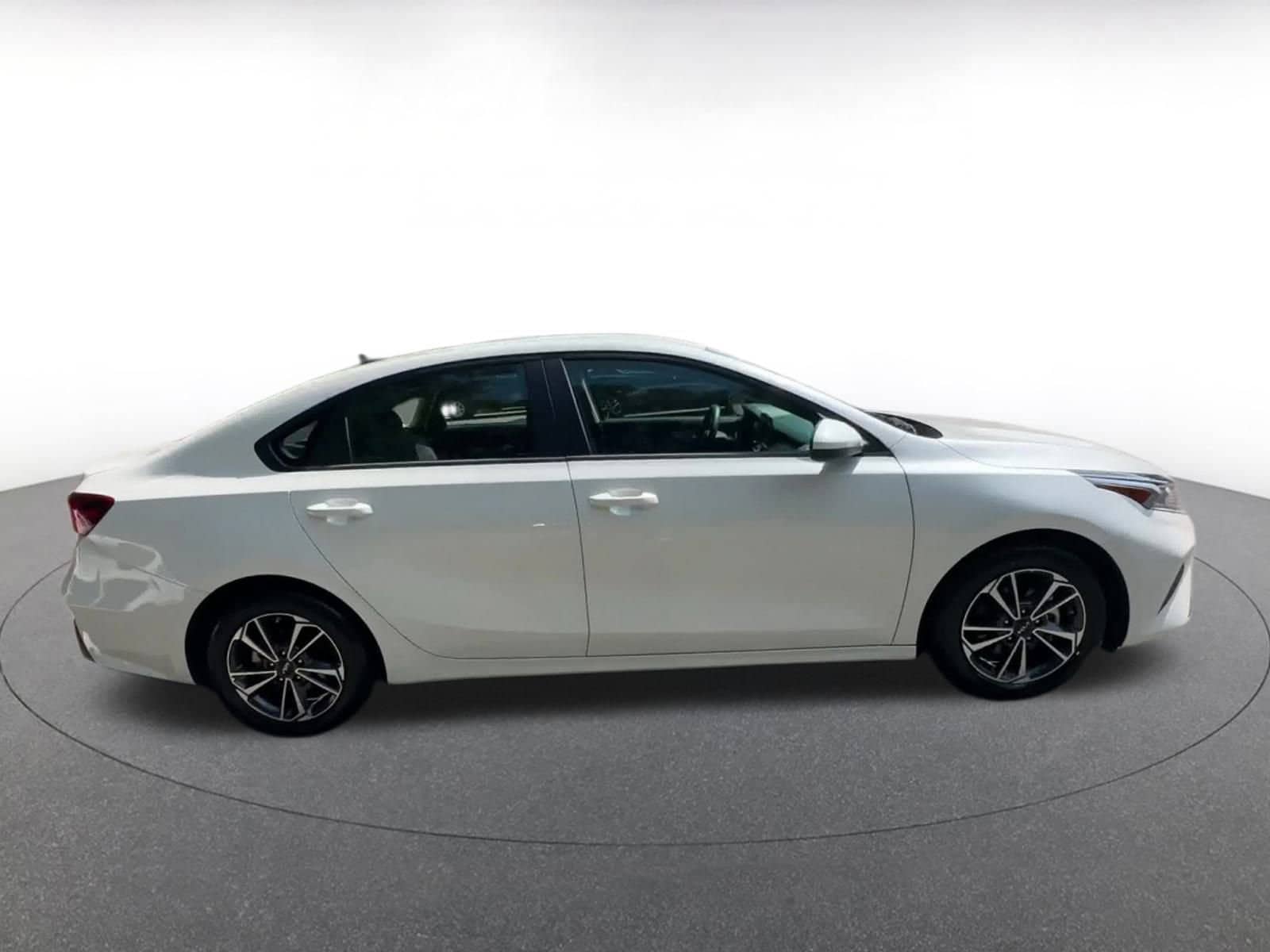 Thumbnail: 2024 Kia Forte - 16