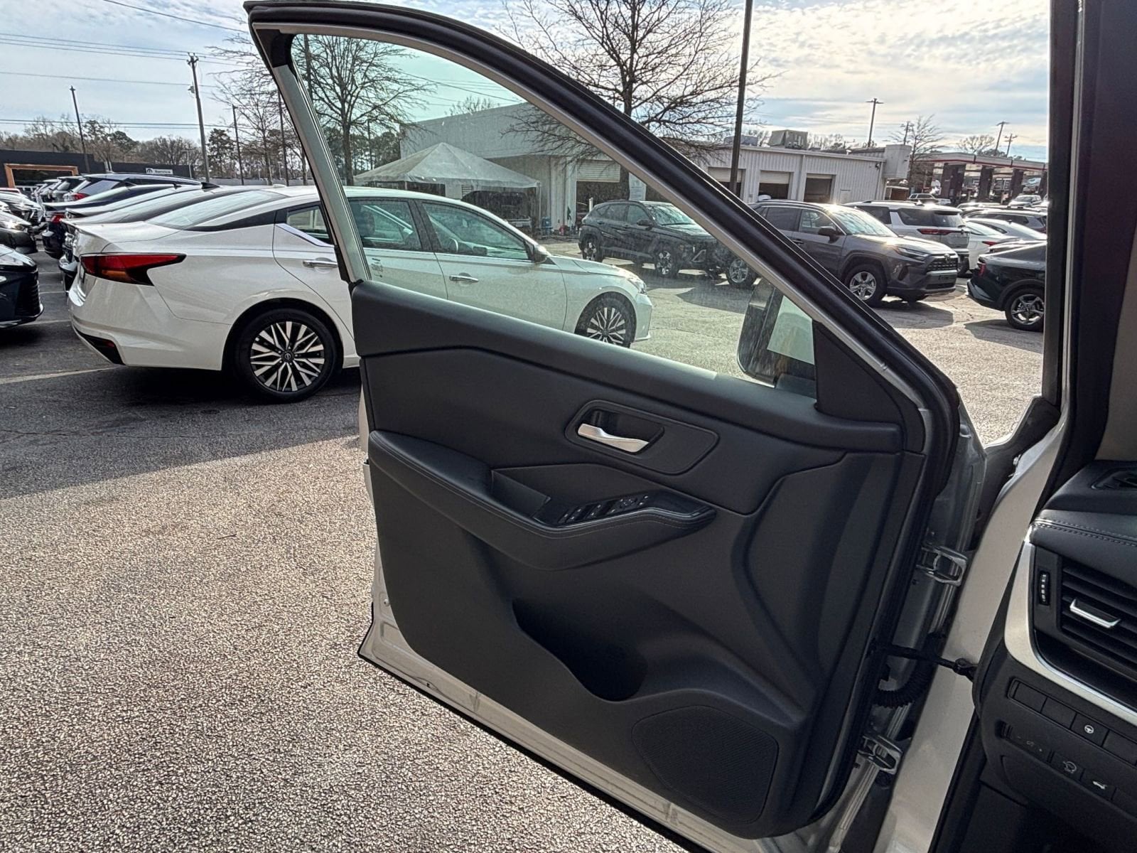 Thumbnail: 2025 Nissan Rogue - 18