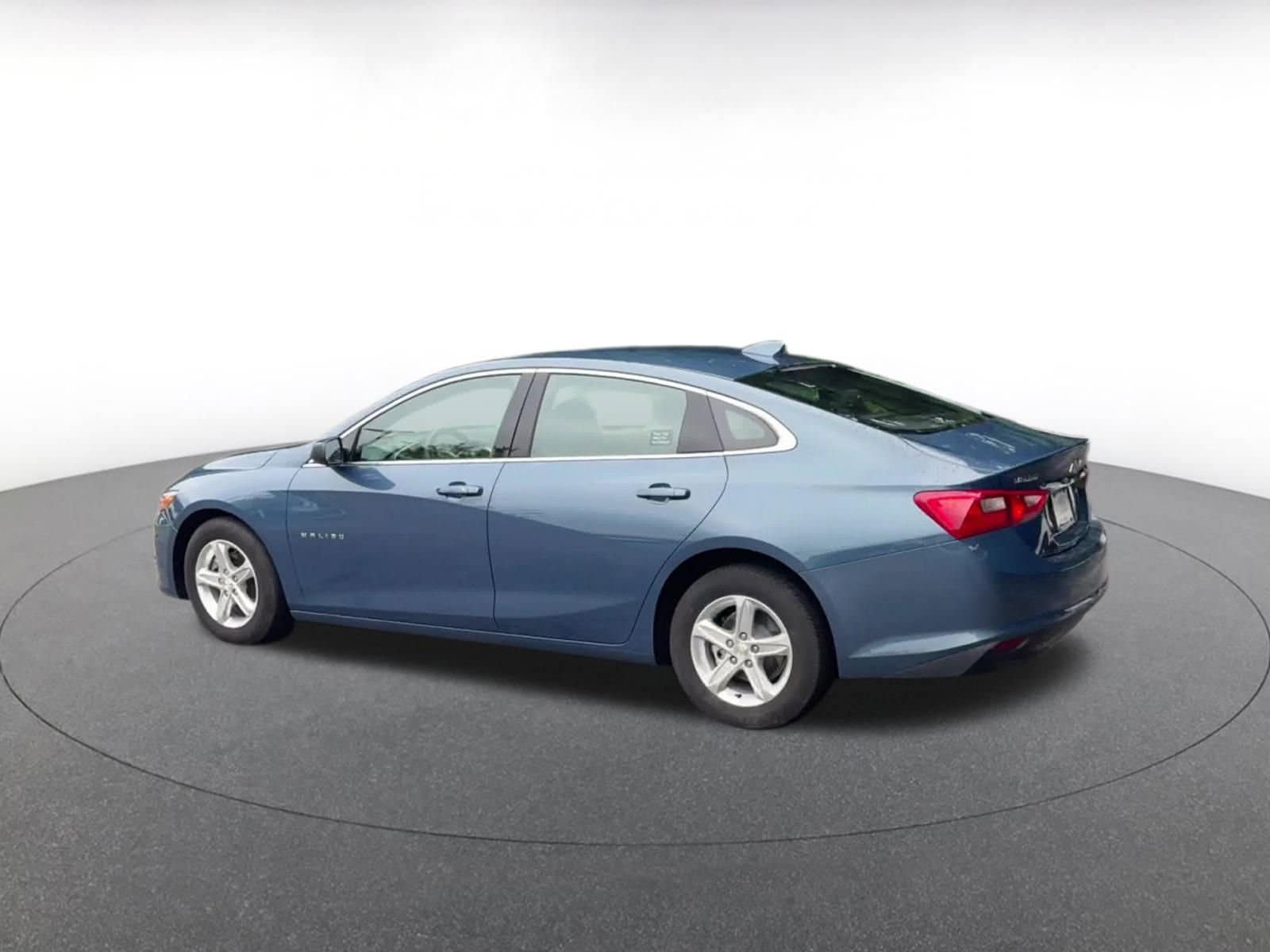 Thumbnail: 2024 Chevrolet Malibu - 10