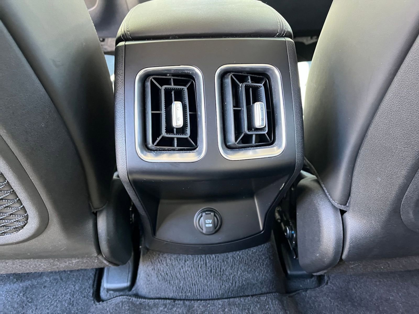 2024 Kia Sorento S 27