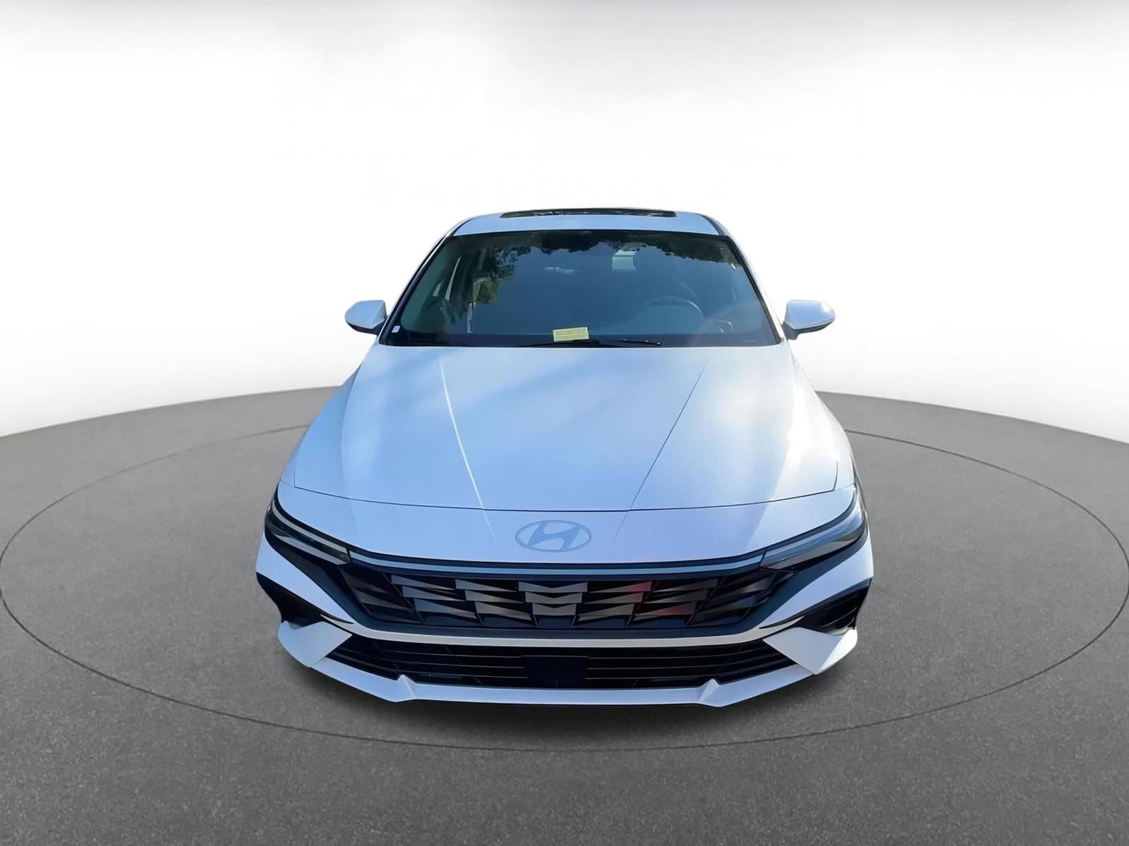 Thumbnail: 2025 Hyundai Elantra - 4