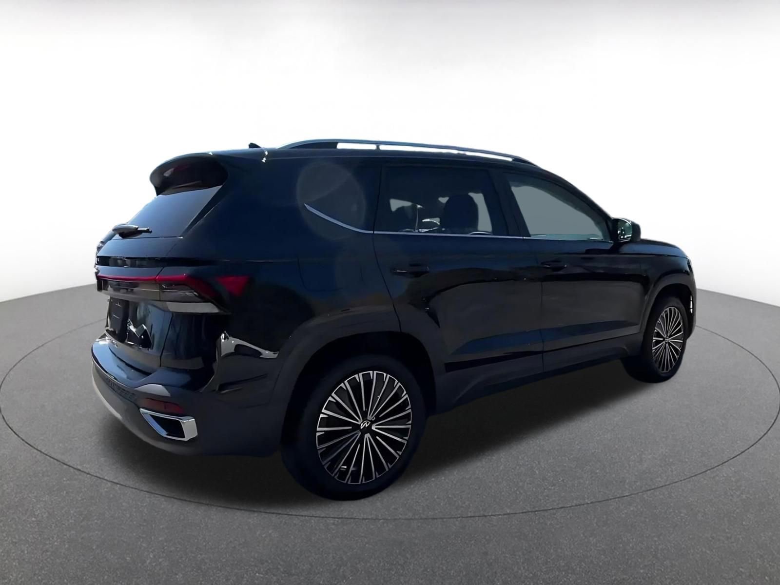 Thumbnail: 2025 Volkswagen Taos - 15