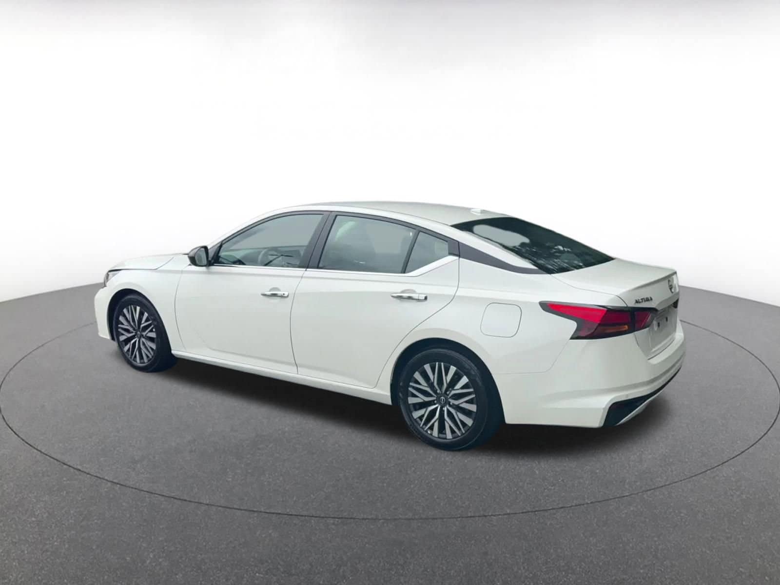 Thumbnail: 2024 Nissan Altima - 10