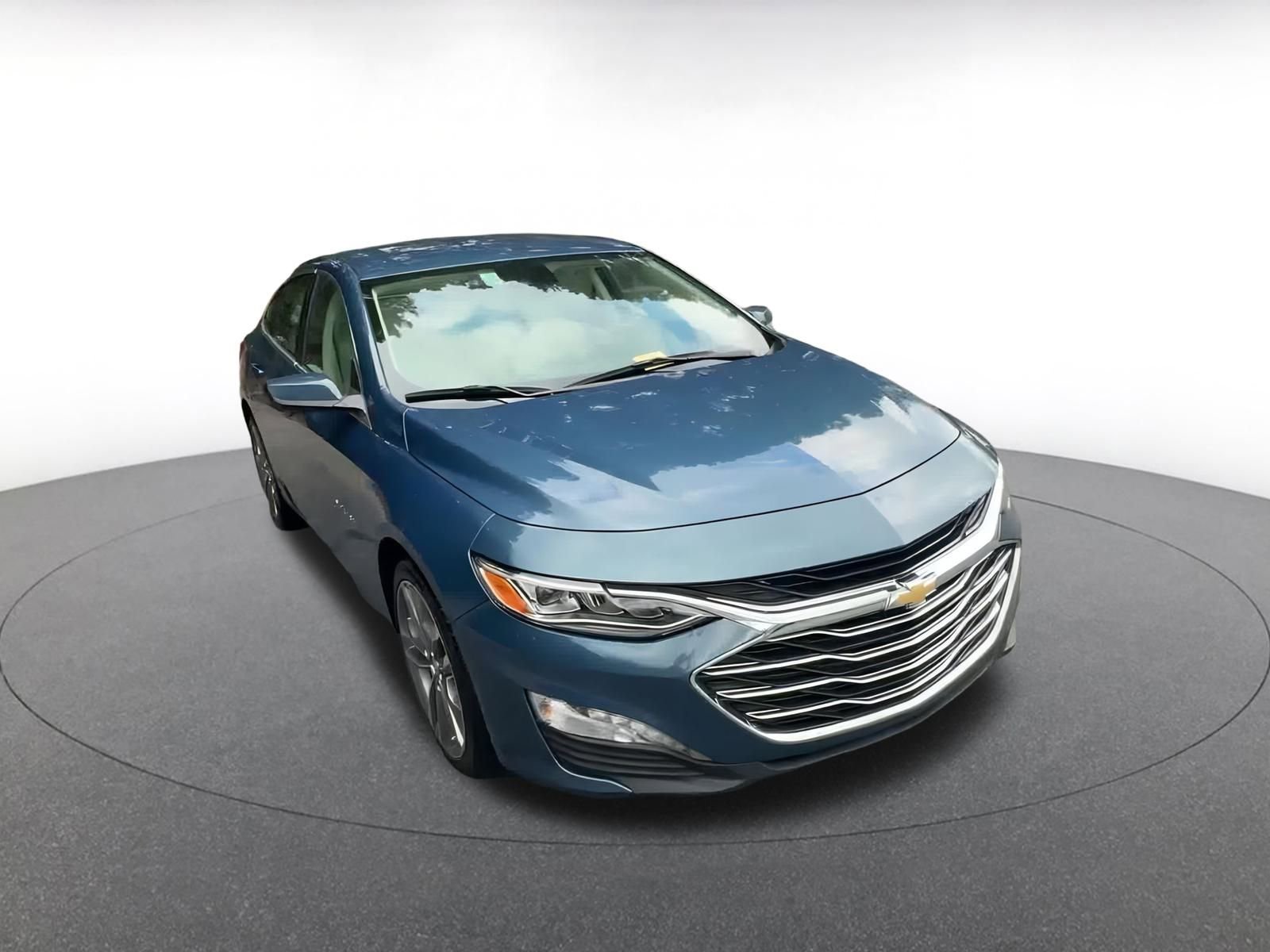 Thumbnail: 2024 Chevrolet Malibu - 3