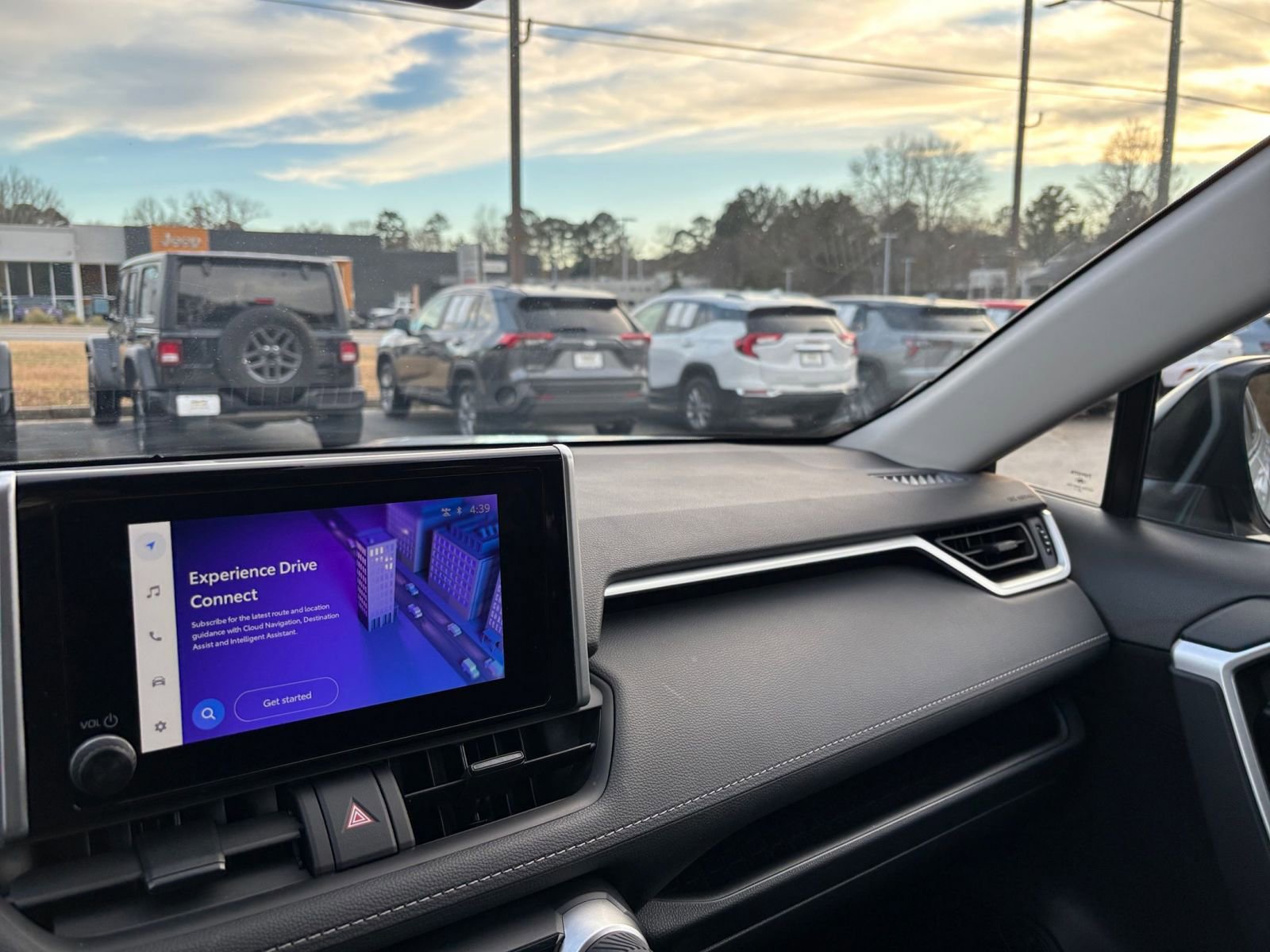 Thumbnail: 2025 Toyota RAV4 - 35