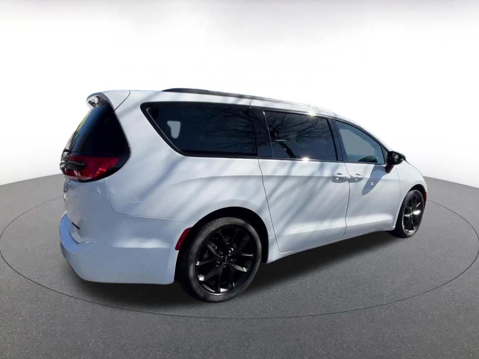 Thumbnail: 2025 Chrysler Pacifica - 14