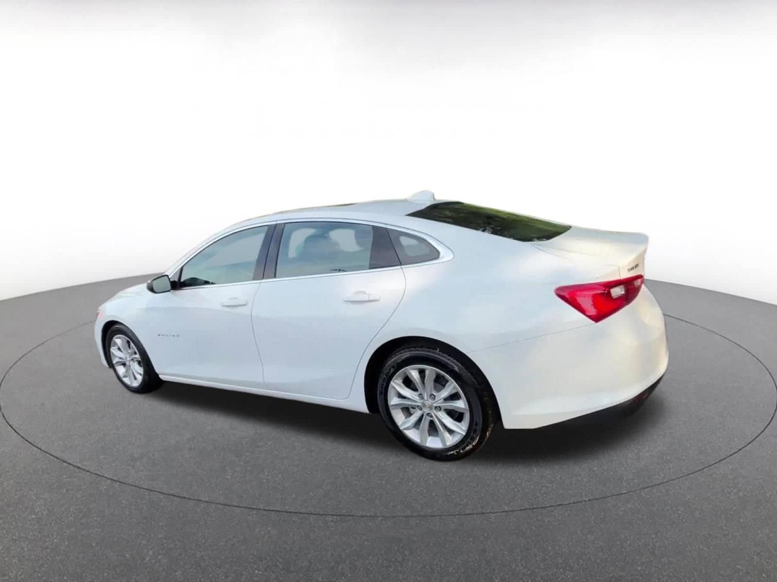 Thumbnail: 2024 Chevrolet Malibu - 10