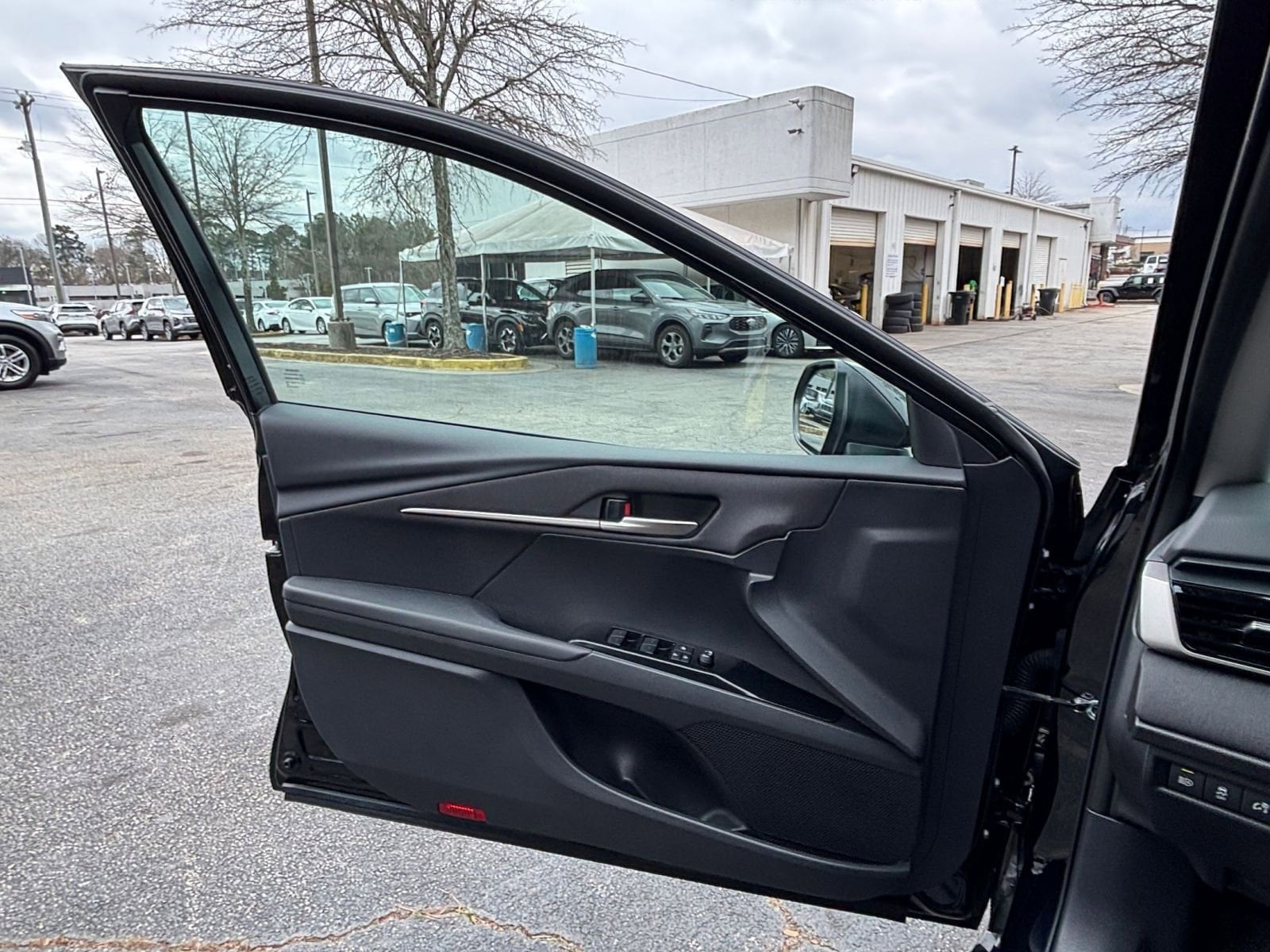 Thumbnail: 2025 Toyota Camry - 18