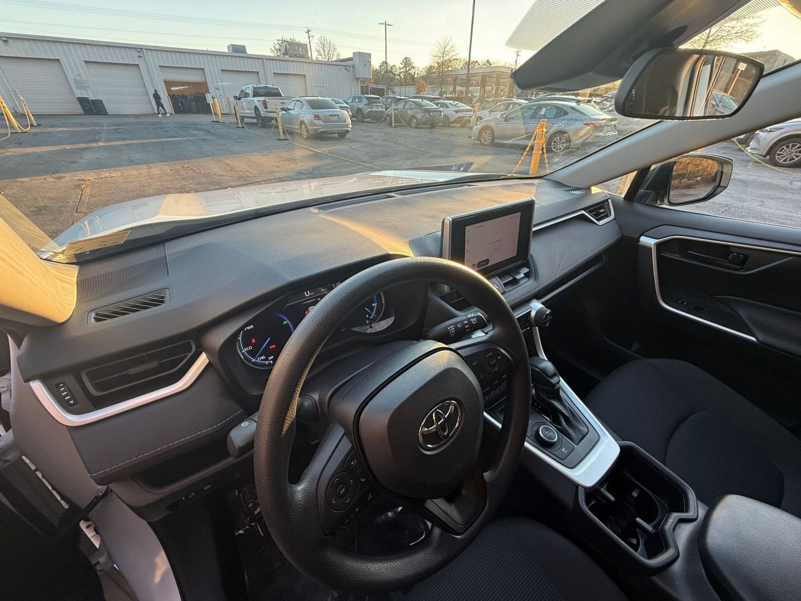 Thumbnail: 2025 Toyota RAV4 - 33