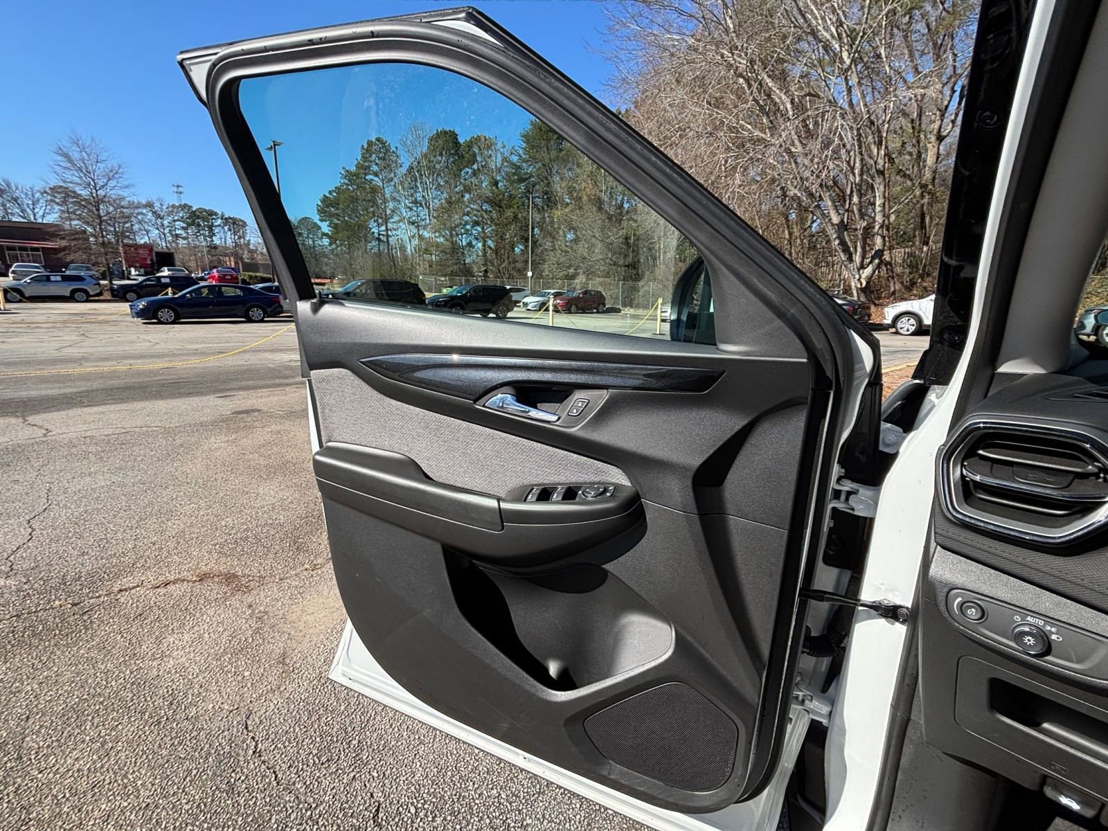 Thumbnail: 2025 Chevrolet TrailBlazer - 18