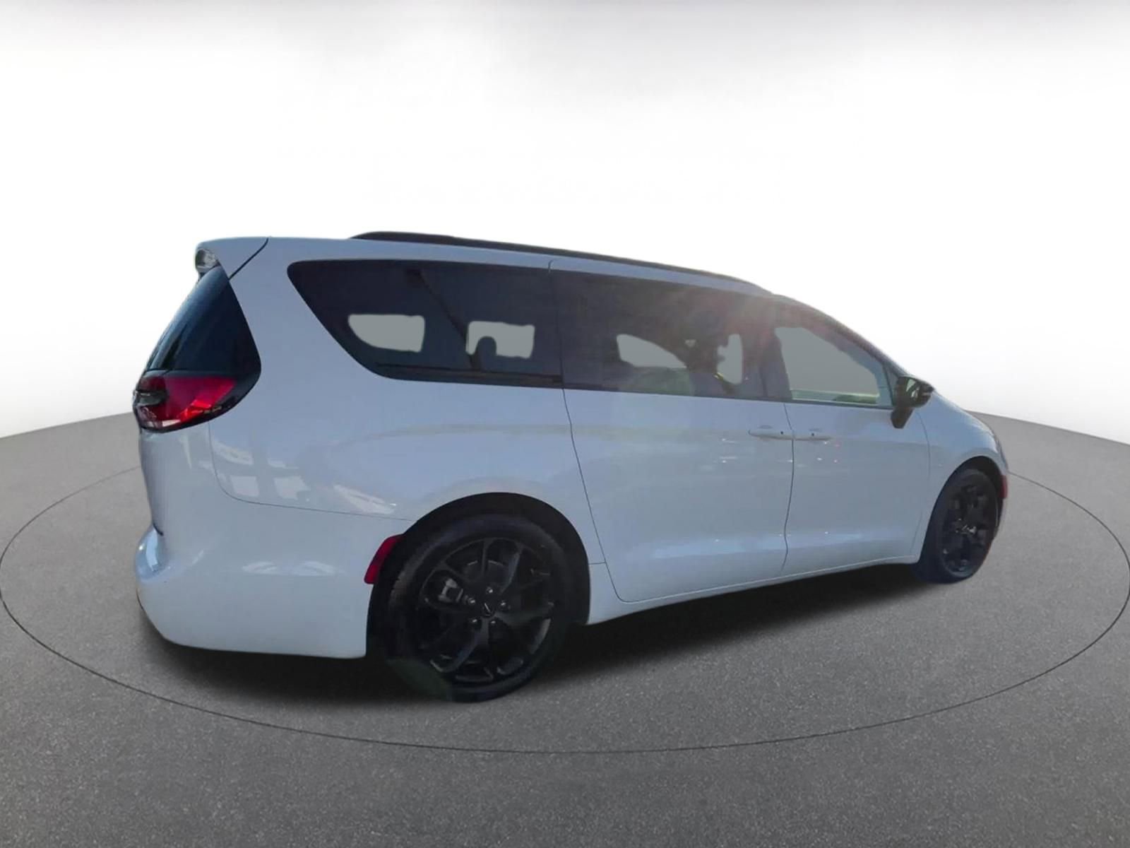 Thumbnail: 2025 Chrysler Pacifica - 14