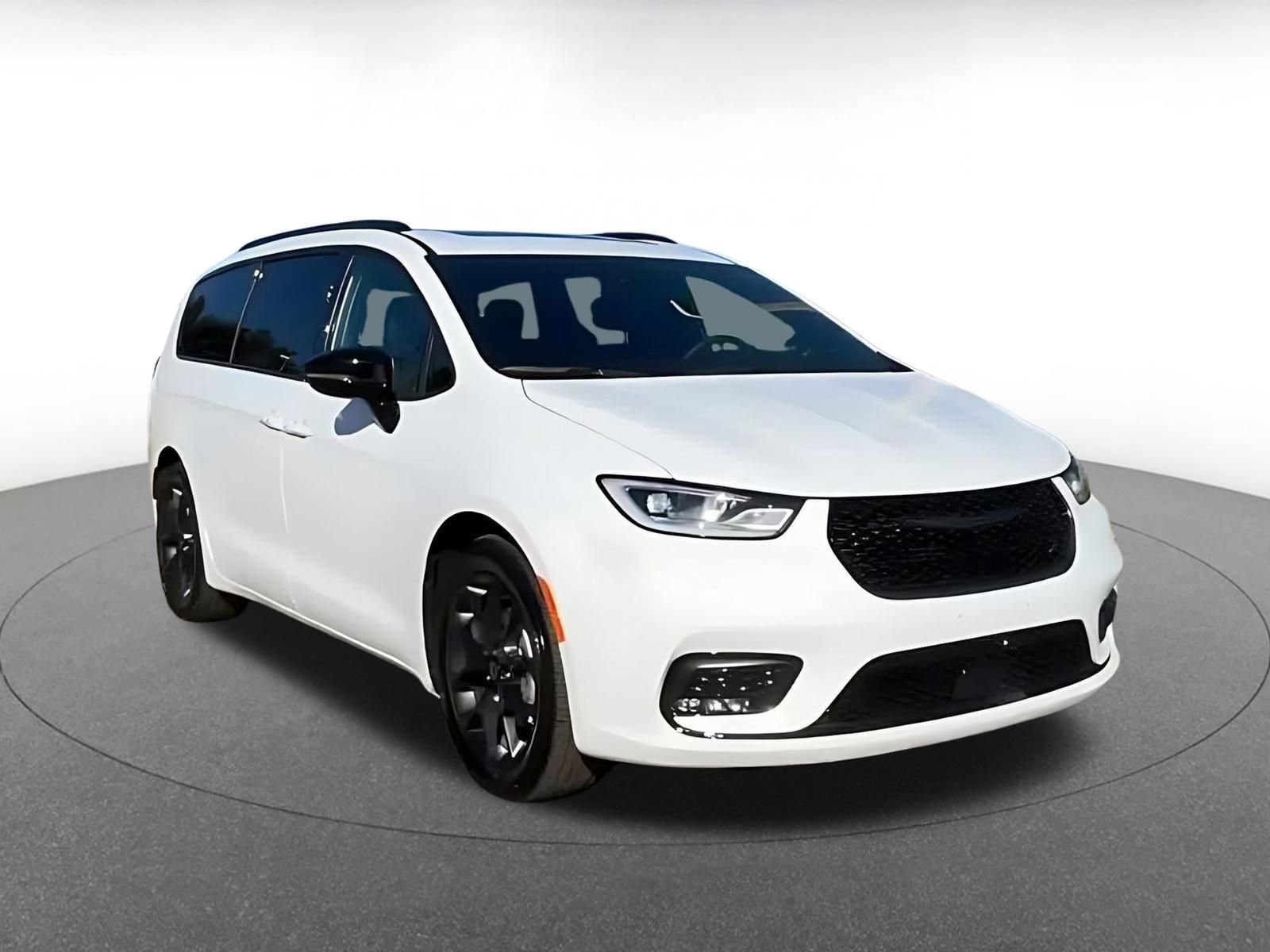 Thumbnail: 2025 Chrysler Pacifica - 3