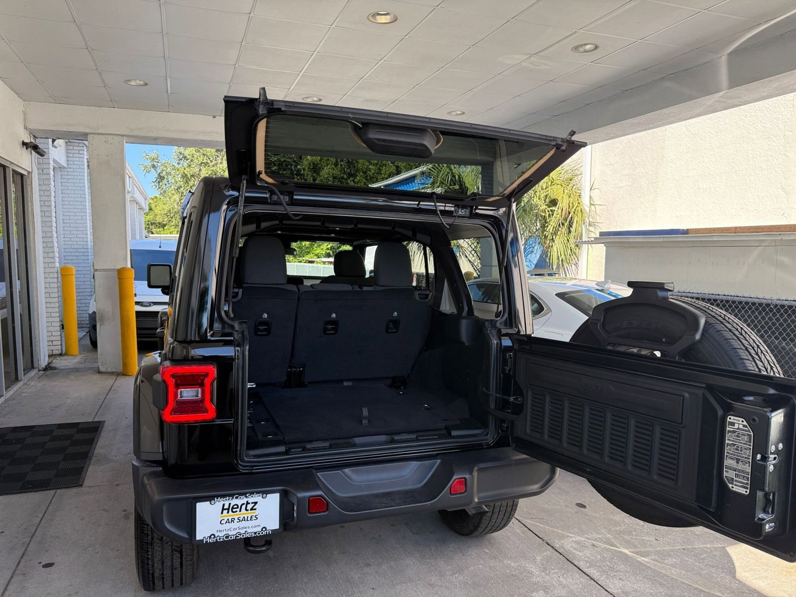 Thumbnail: 2025 Jeep Wrangler - 31