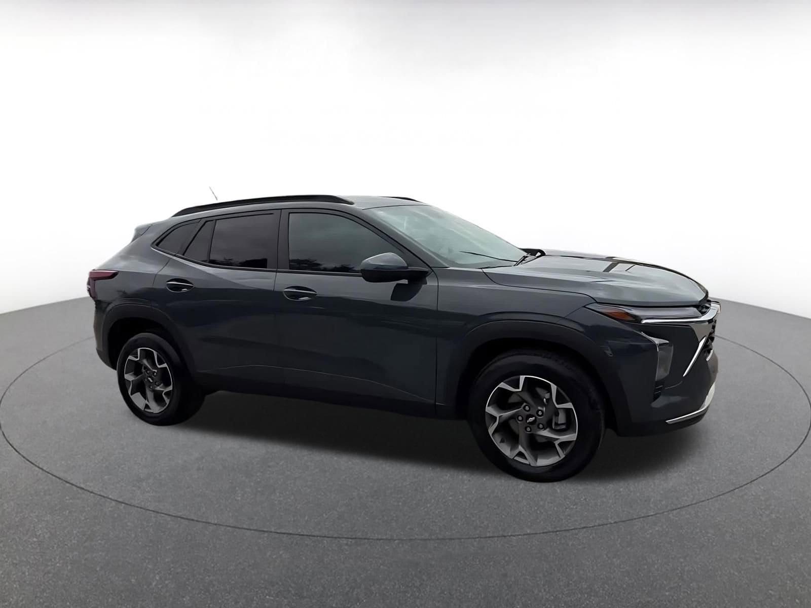 Thumbnail: 2025 Chevrolet Trax - 2