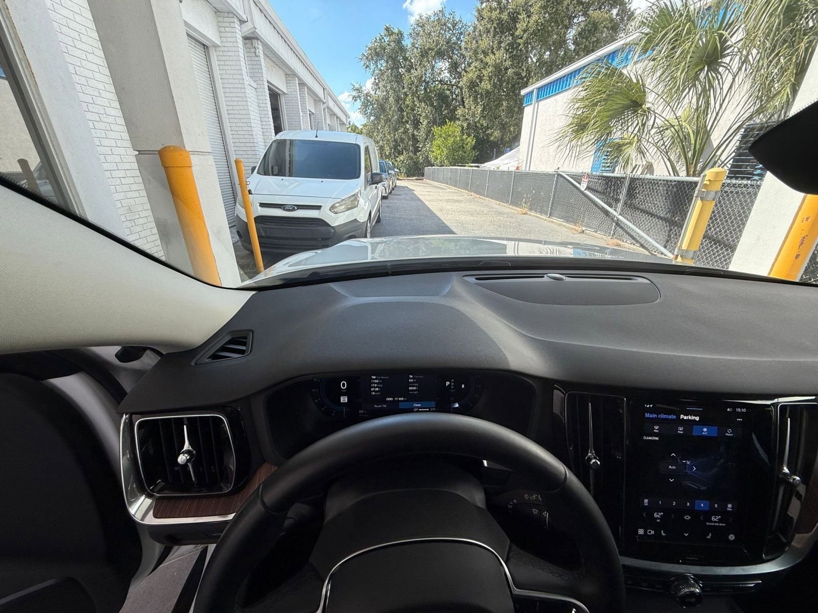 Thumbnail: 2025 Volvo S60 - 34