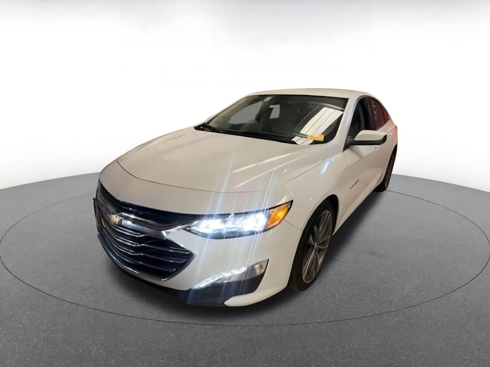 Thumbnail: 2024 Chevrolet Malibu - 4