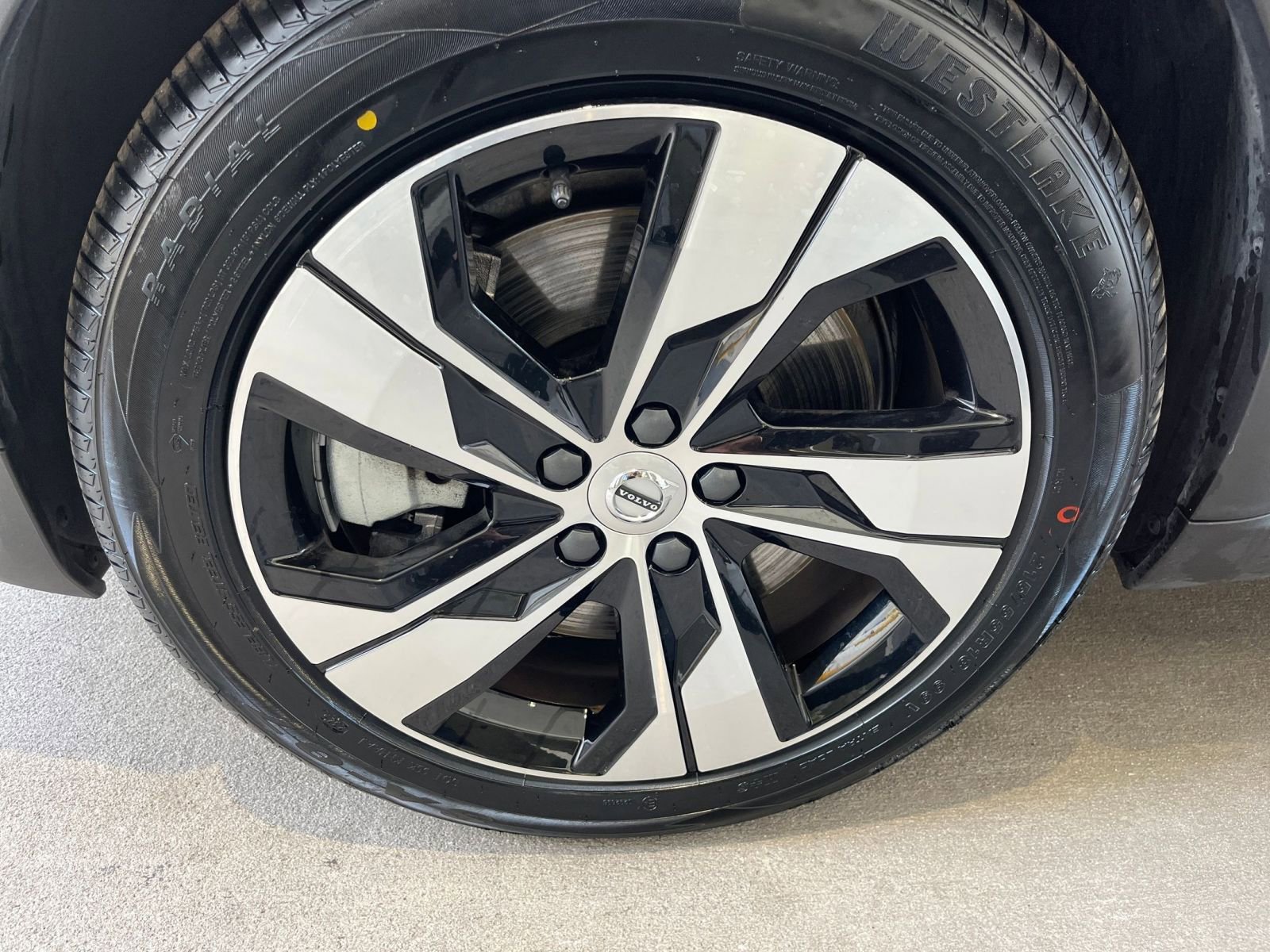 Thumbnail: 2025 Volvo S60 - 30