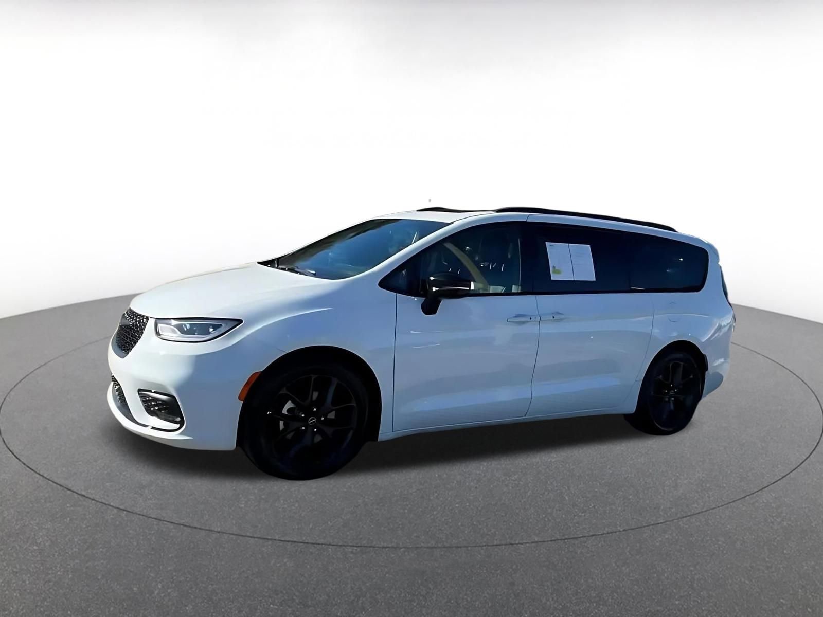 Thumbnail: 2025 Chrysler Pacifica - 8