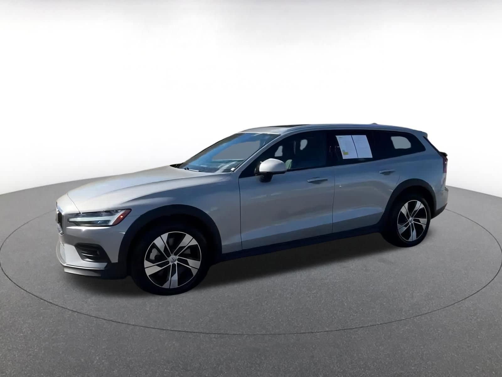 Thumbnail: 2025 Volvo S60 - 8