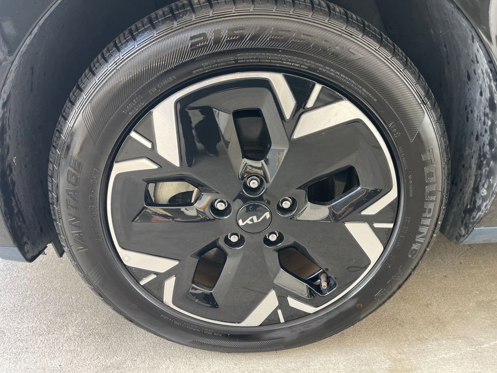 Thumbnail: 2023 Kia Niro - 34