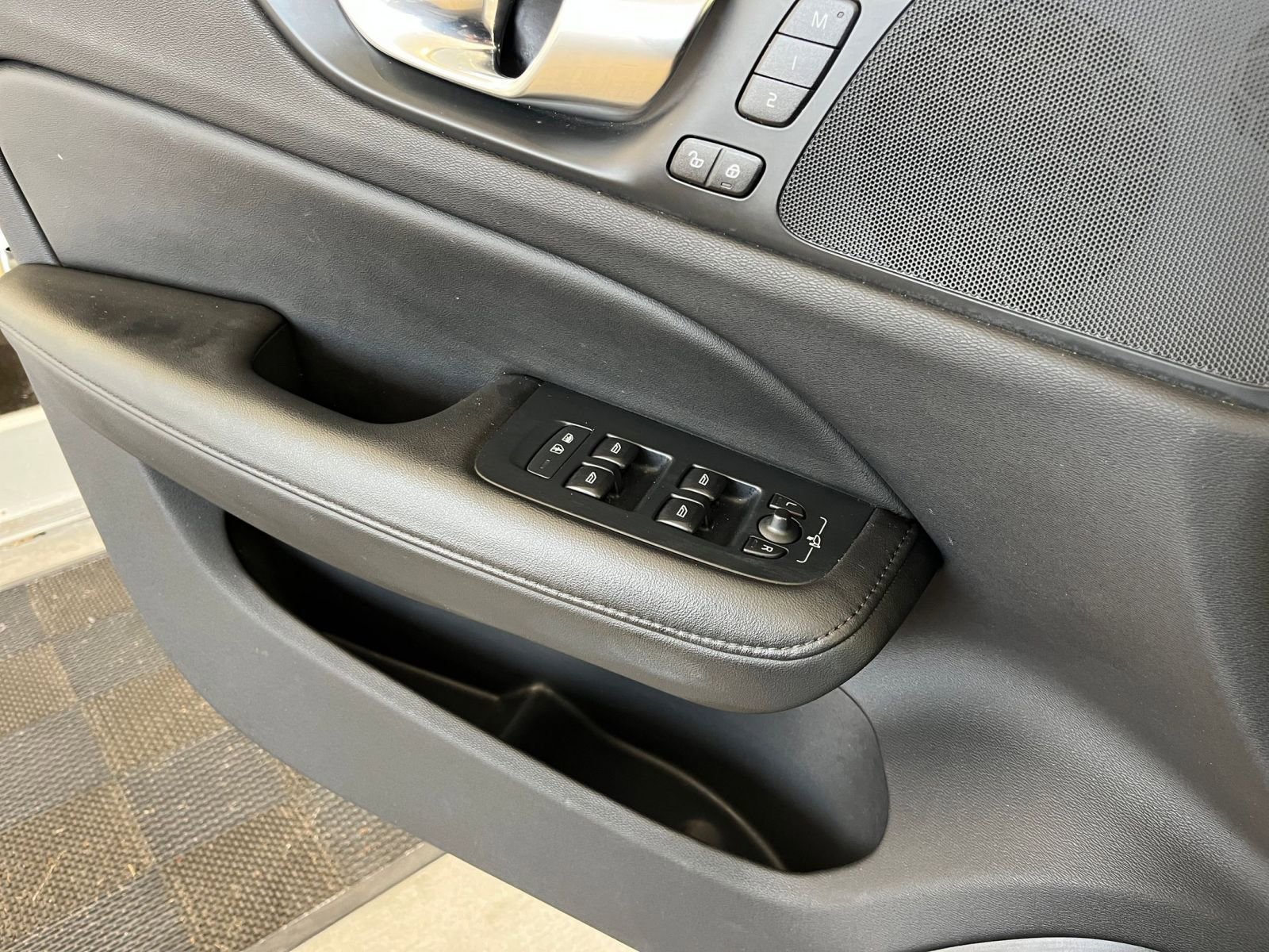 Thumbnail: 2025 Volvo S60 - 20