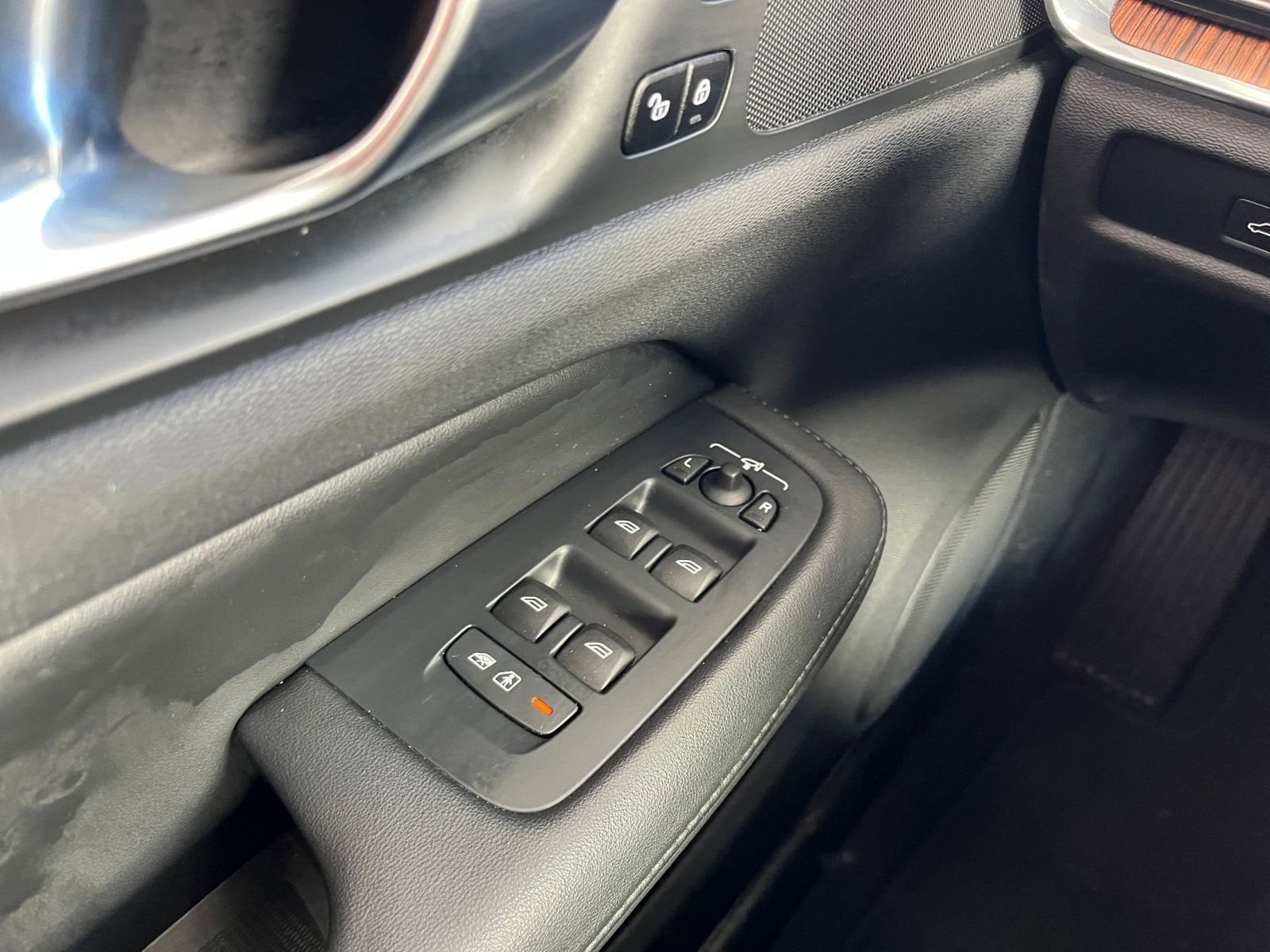 Thumbnail: 2025 Volvo S60 - 20