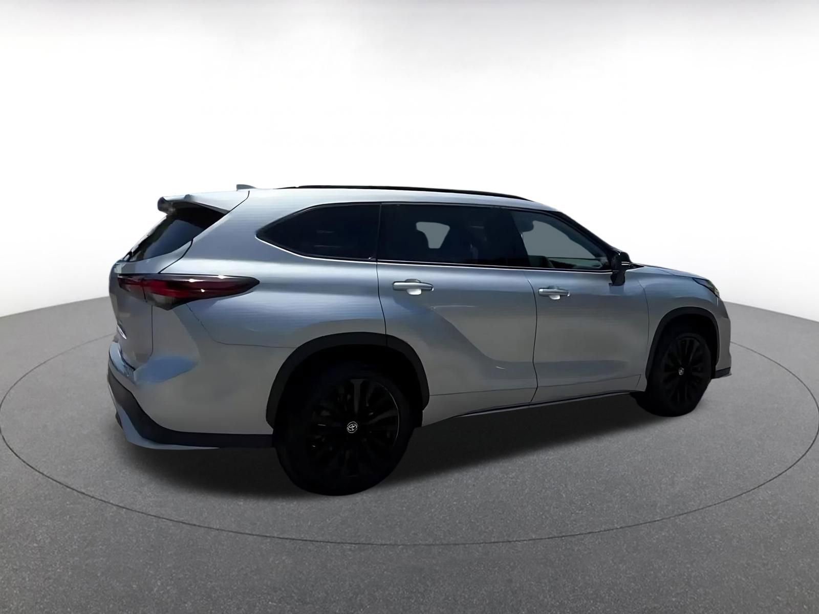 Thumbnail: 2025 Toyota Highlander - 15