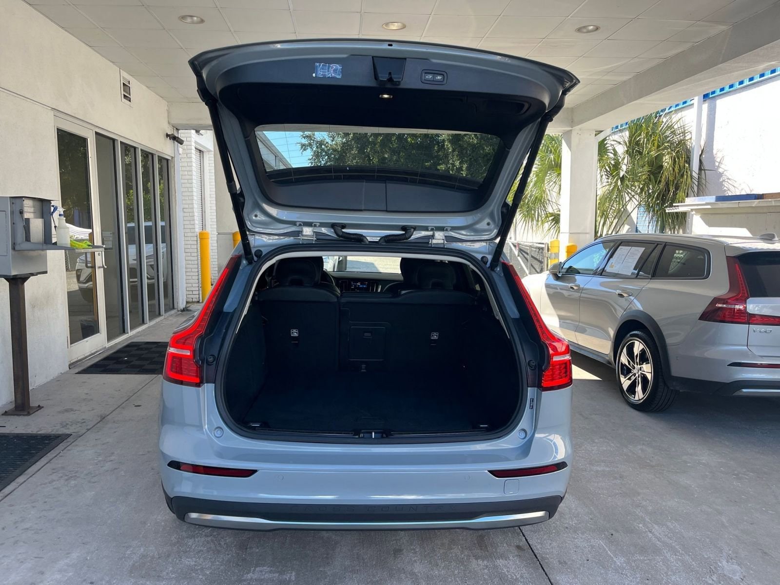 Thumbnail: 2025 Volvo S60 - 31