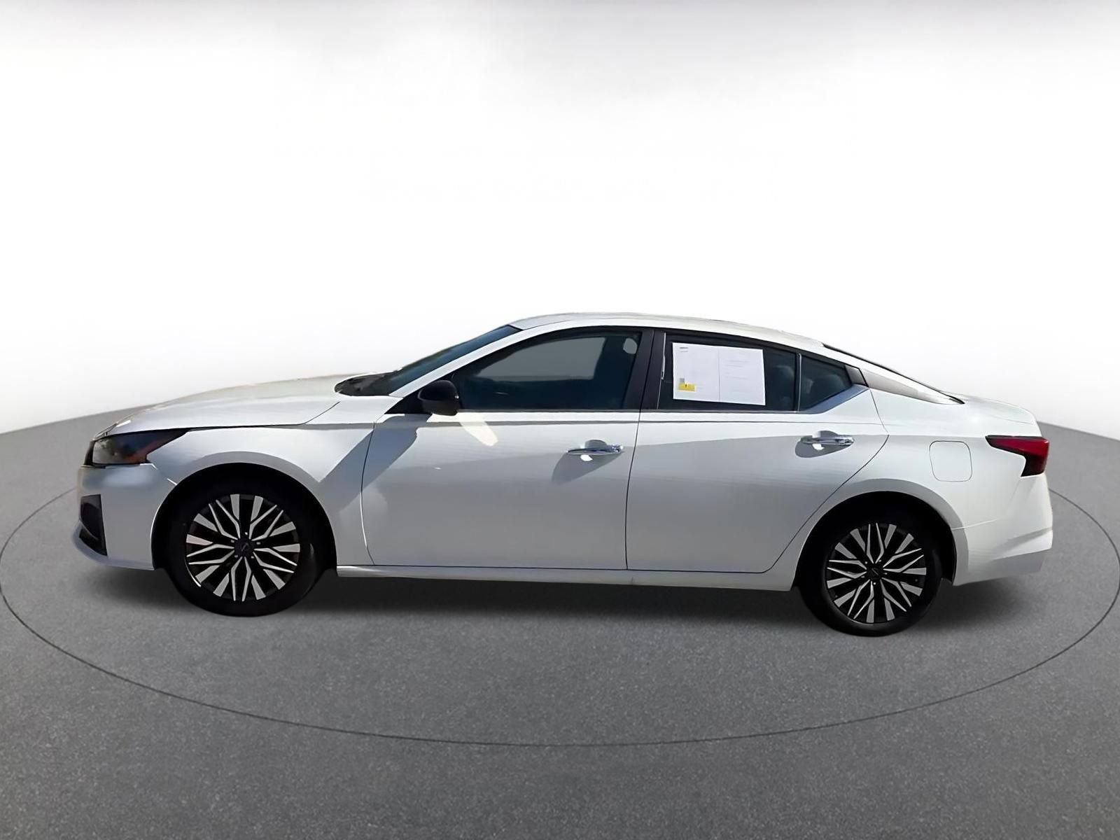 Thumbnail: 2025 Nissan Altima - 9
